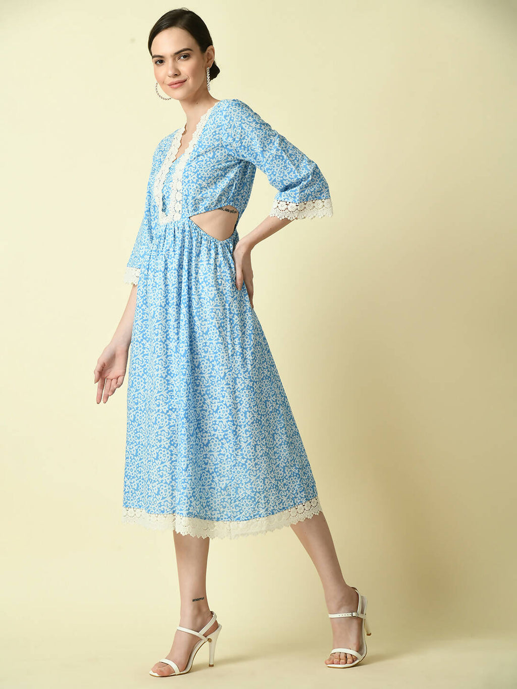 Myshka Women's Blue Floral Printed Fit and Flare Dress