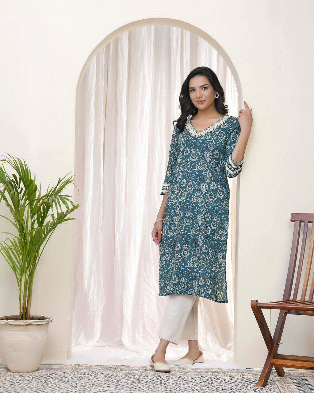 Vaasva Women Ferozi Cotton Printed Straight Kurti With Pant