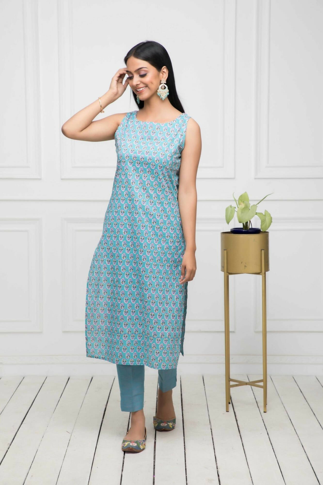 Myshka Women Blue Solid Cotton Straight Round Neck Kurtas