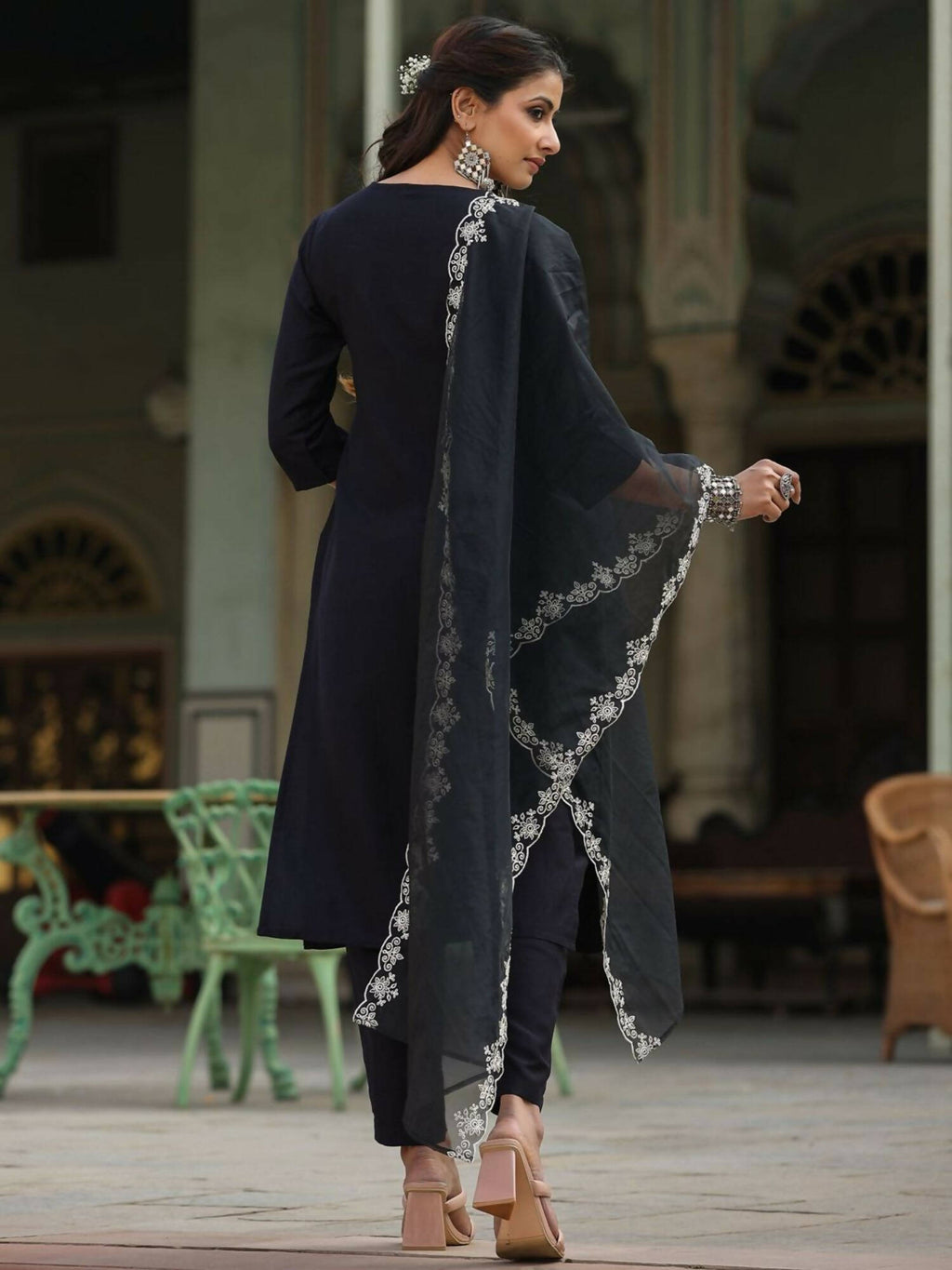 Juniper Women's Black Chinnon Solid Embroidered Kurta Set