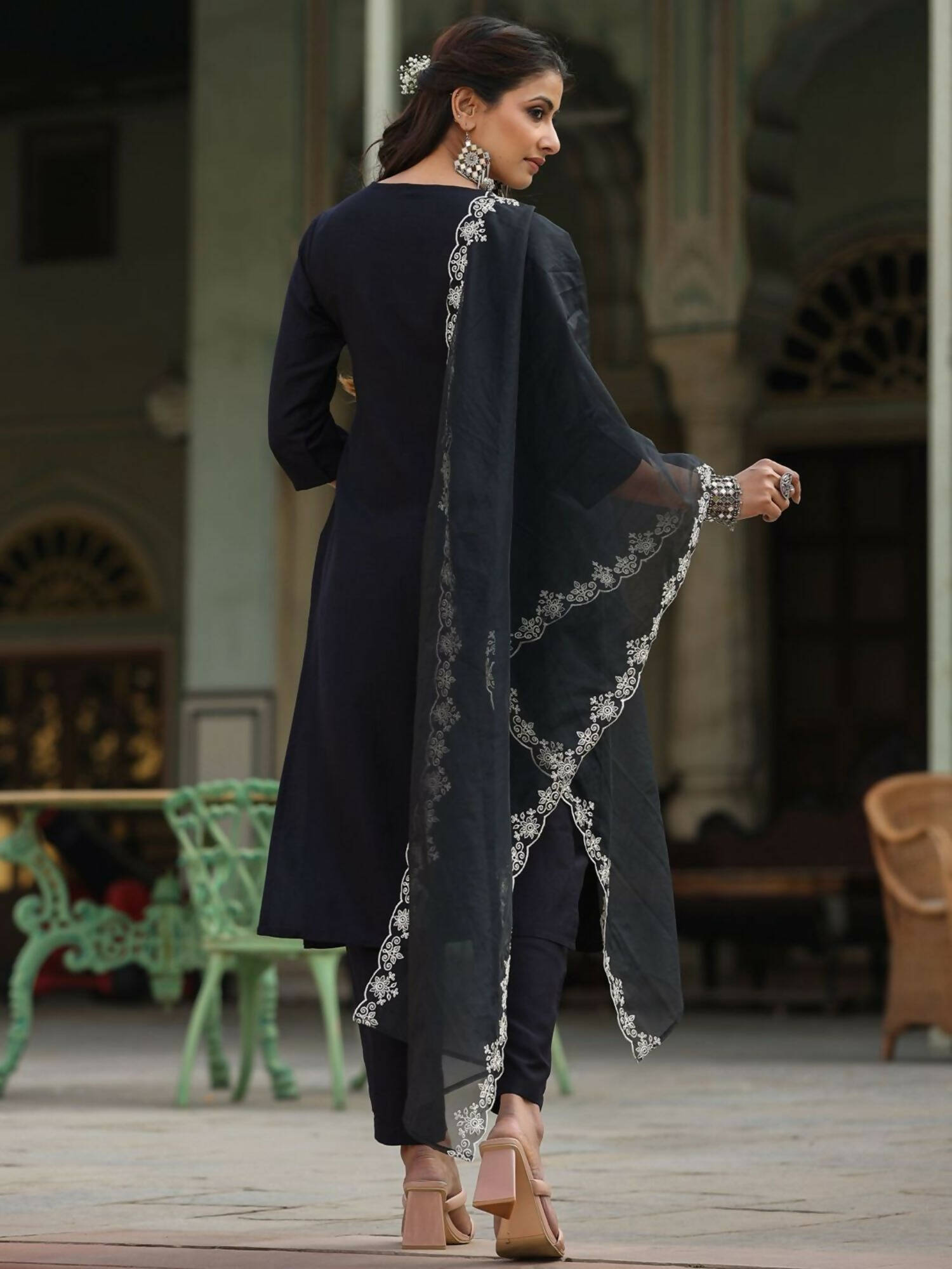 Juniper Women's Black Chinnon Solid Embroidered Kurta Set