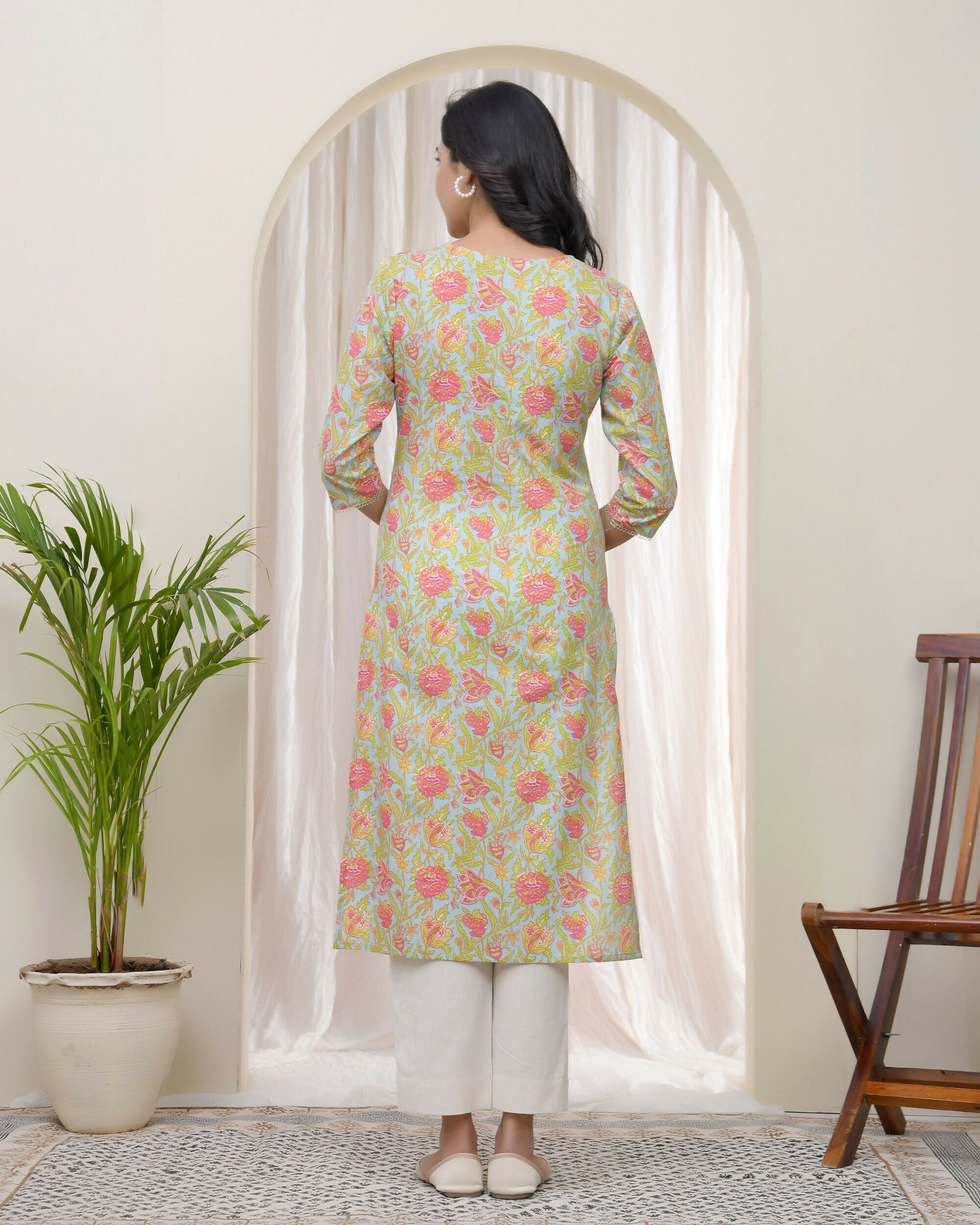 Vaasva Women Multi Cotton Printed Straight Kurti With Pant