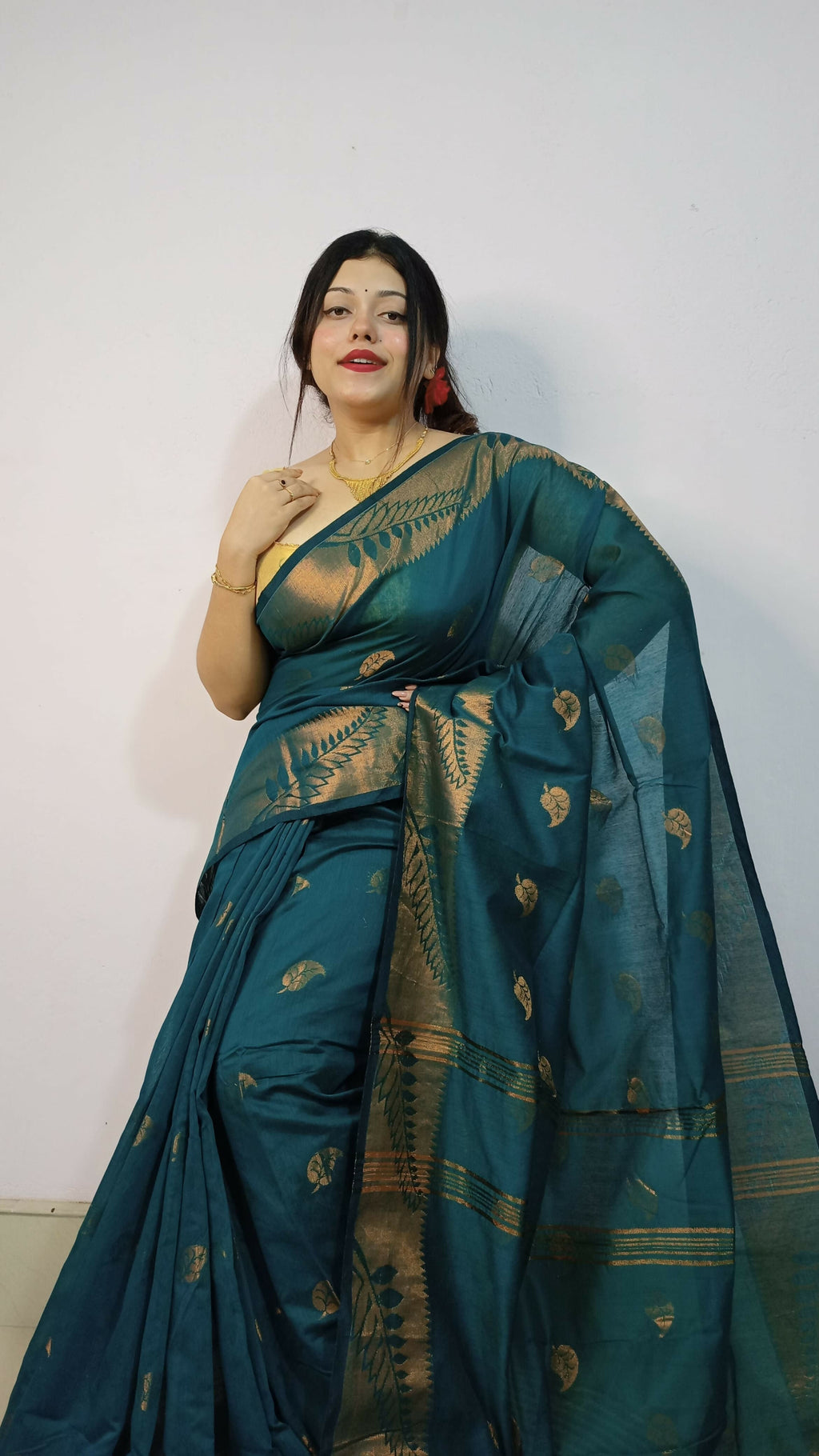 Exclusive Collection Beautiful Green Cotton Silk Woven Handloom Saree With Running Blouse Piece