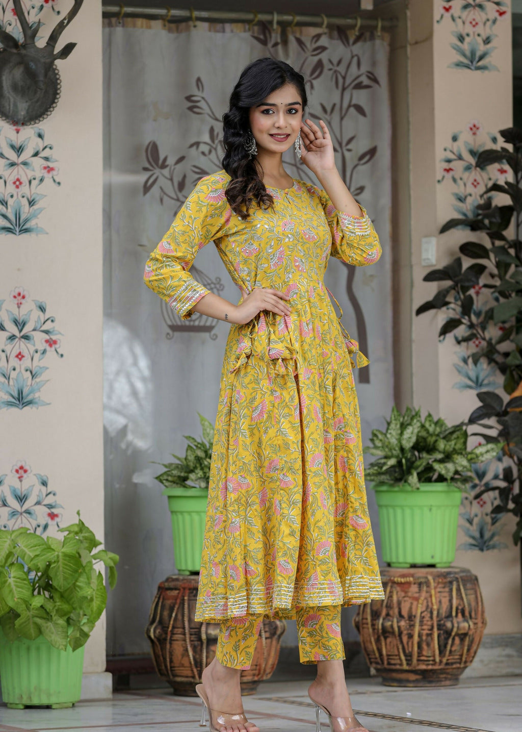 Kaajh Women's Yellow Floral Print Cotton Kurta Pant Set
