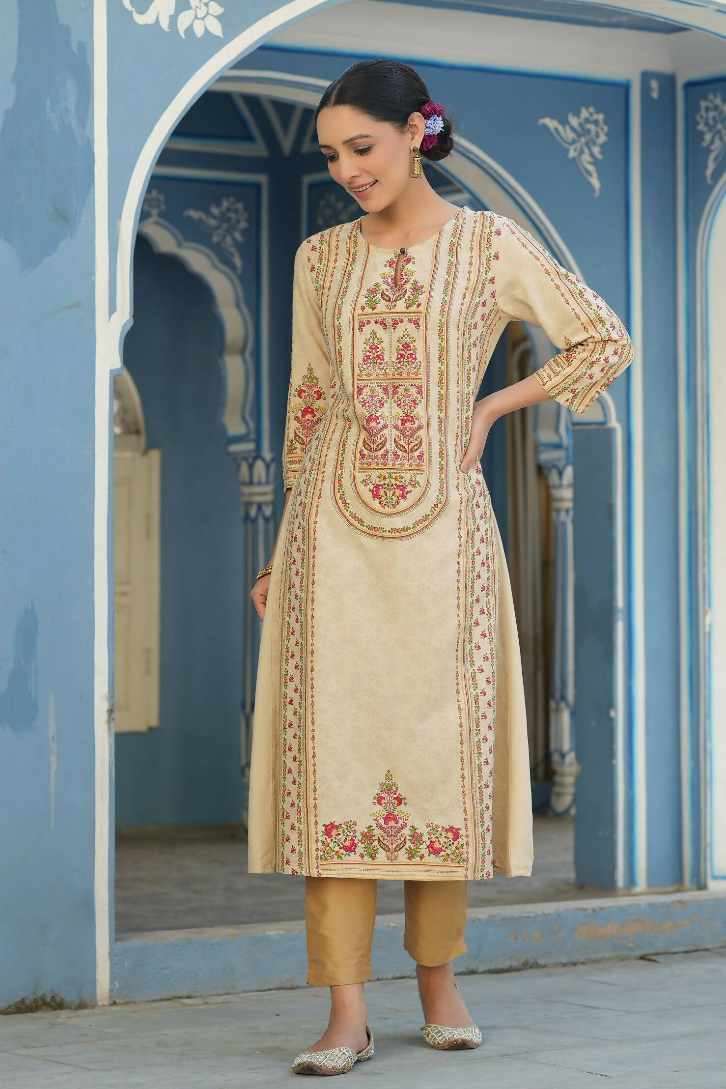 Juniper Women's Cream Rayon Staple Placement Printed A-Line Kurta