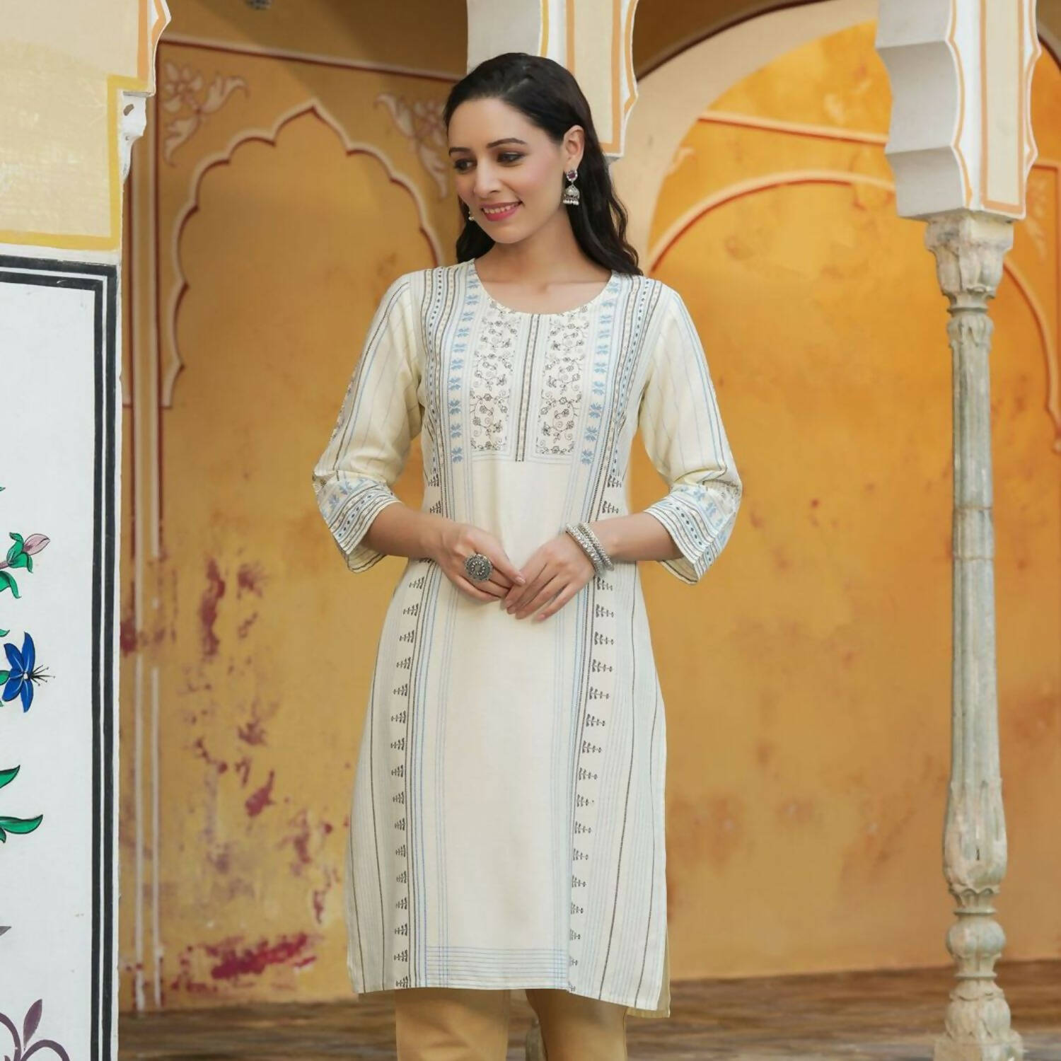 Juniper Women's Off-White Rayon Printed Straight Kurta