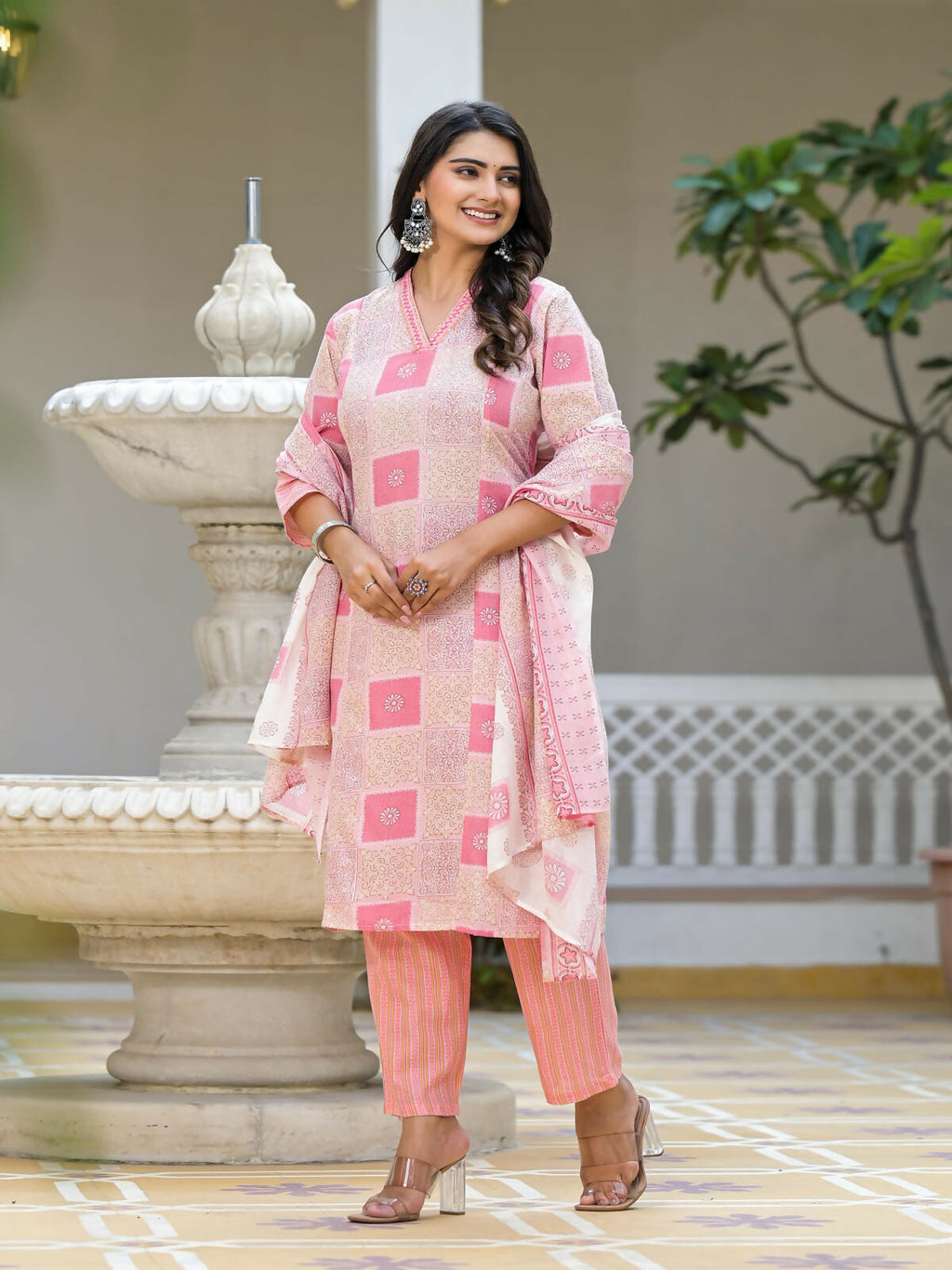 Juniper Women's Pink Floral Printed Cotton Kurta Set With Thread Work