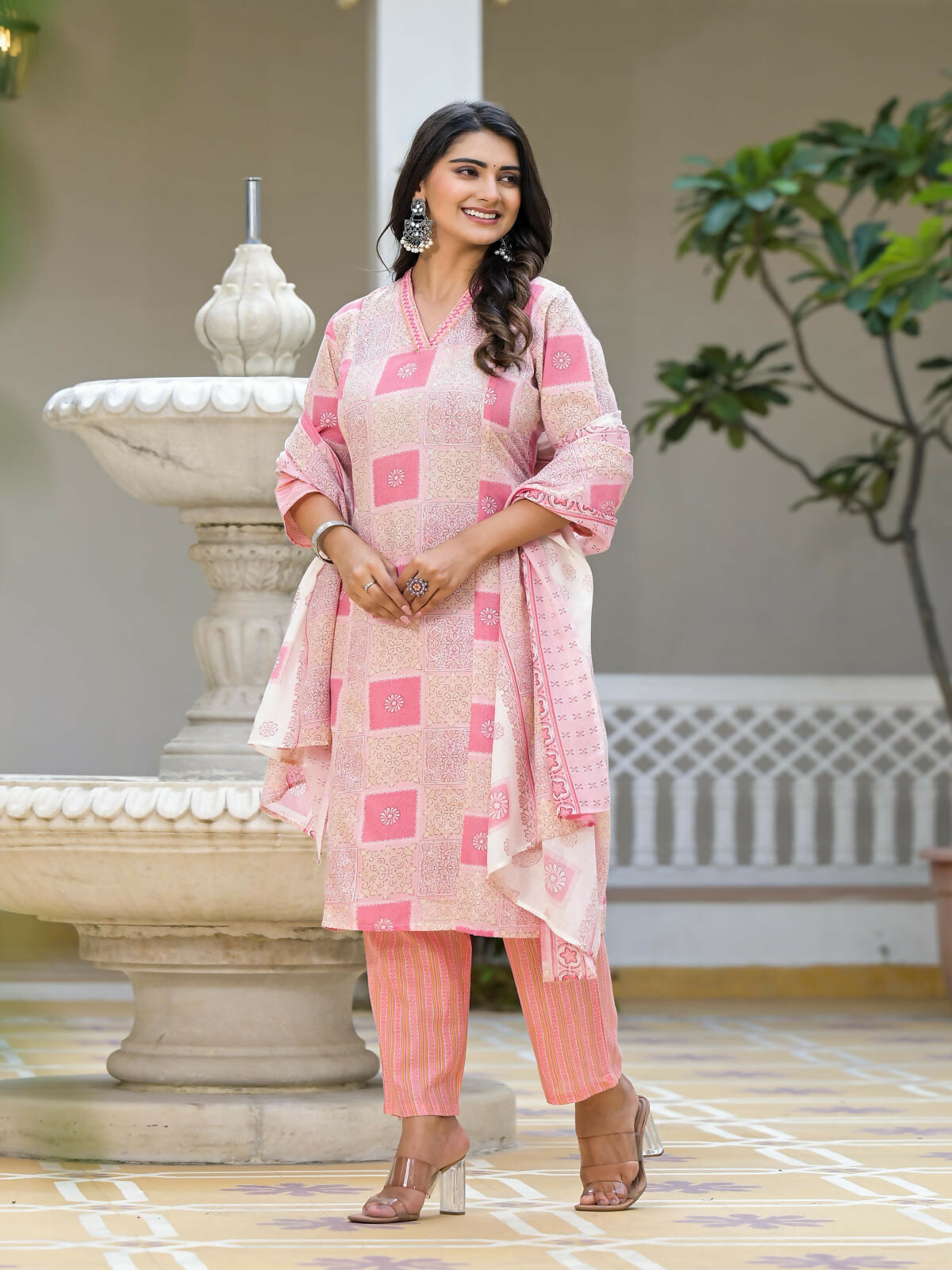Juniper Women's Pink Floral Printed Cotton Kurta Set With Thread Work