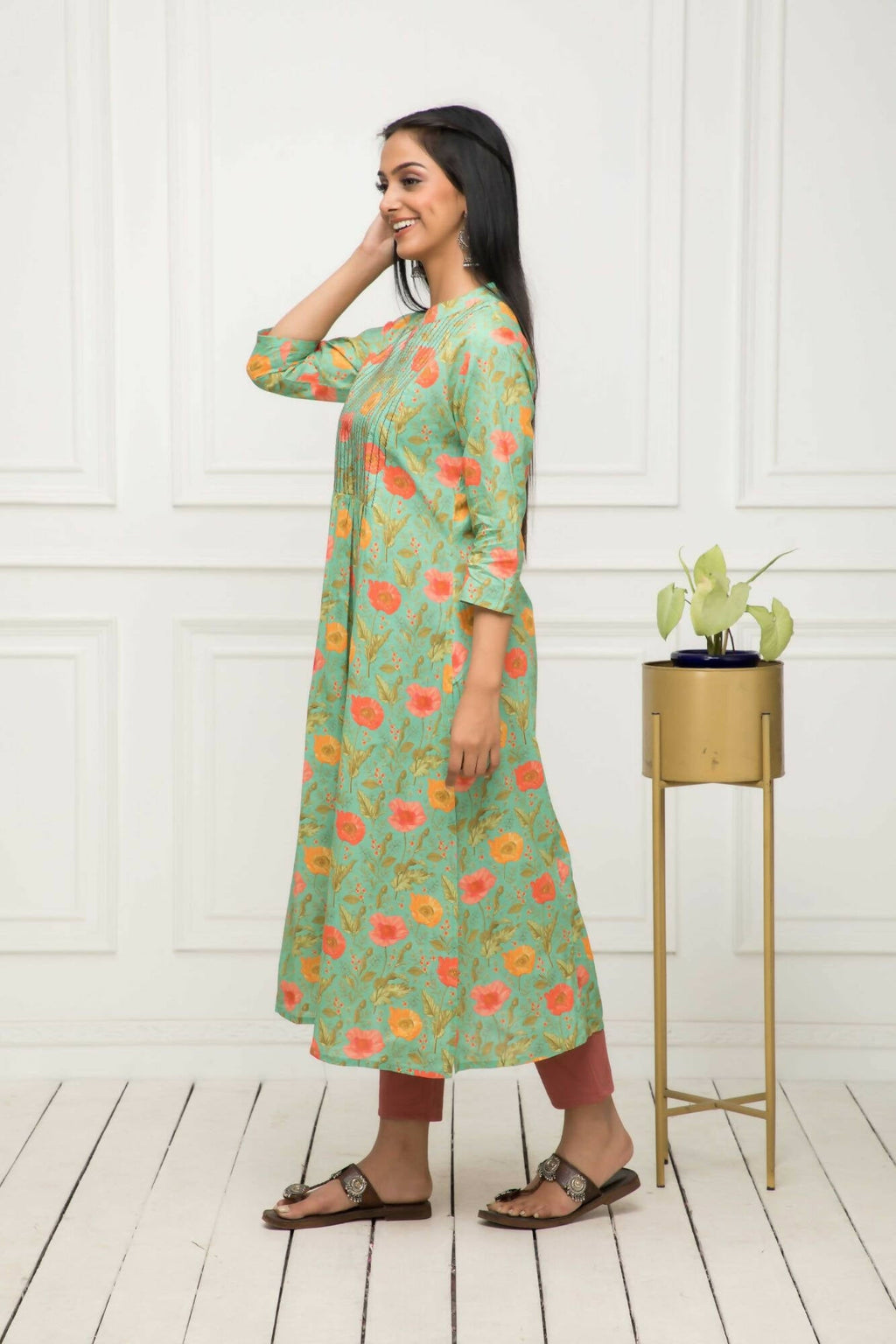Myshka Women Green Floral Rayon A-Line Round Neck Kurtas
