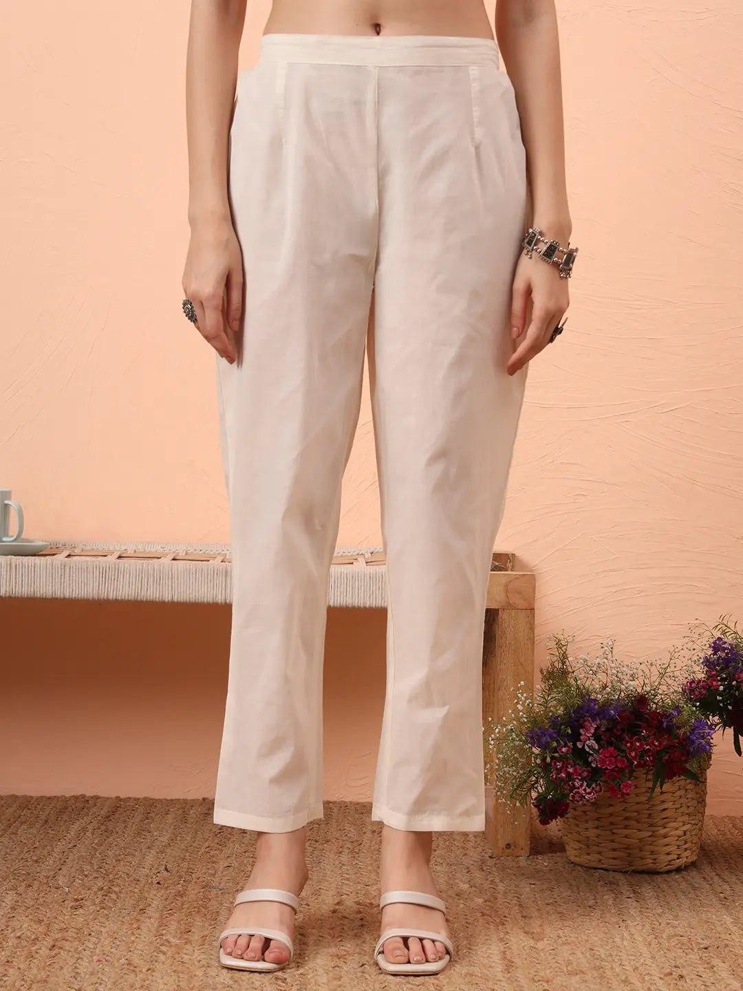 Yufta Off-White Handloom Cotton Kurta Dupatta Pant Set With Cotton Mal Lining