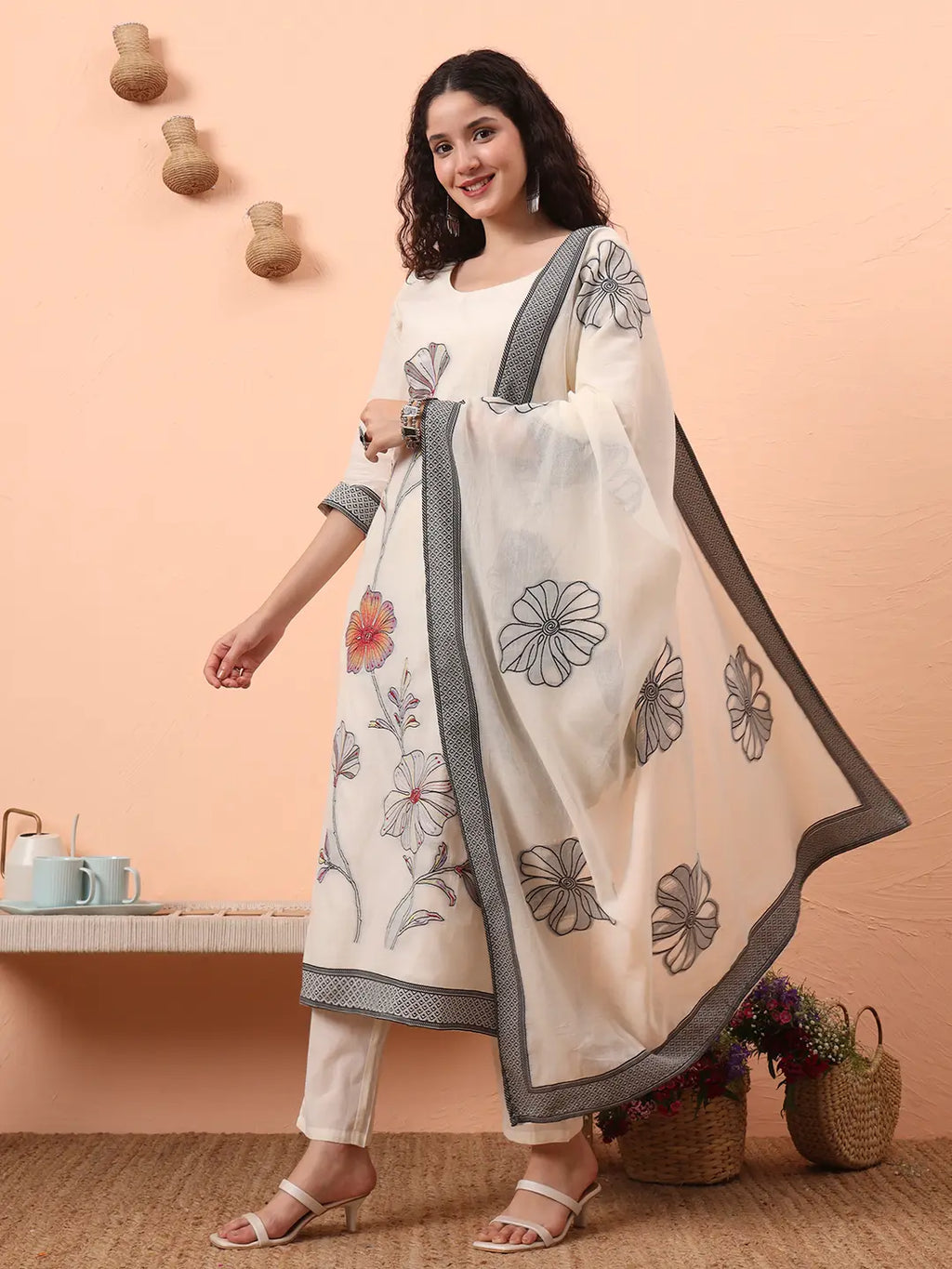 Yufta Off-White Handloom Cotton Weaved Kurta Dupatta Pant Set With Cotton Mal Lining
