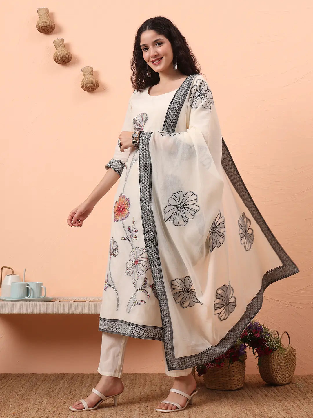 Yufta Off-White Handloom Cotton Weaved Kurta Dupatta Pant Set With Cotton Mal Lining