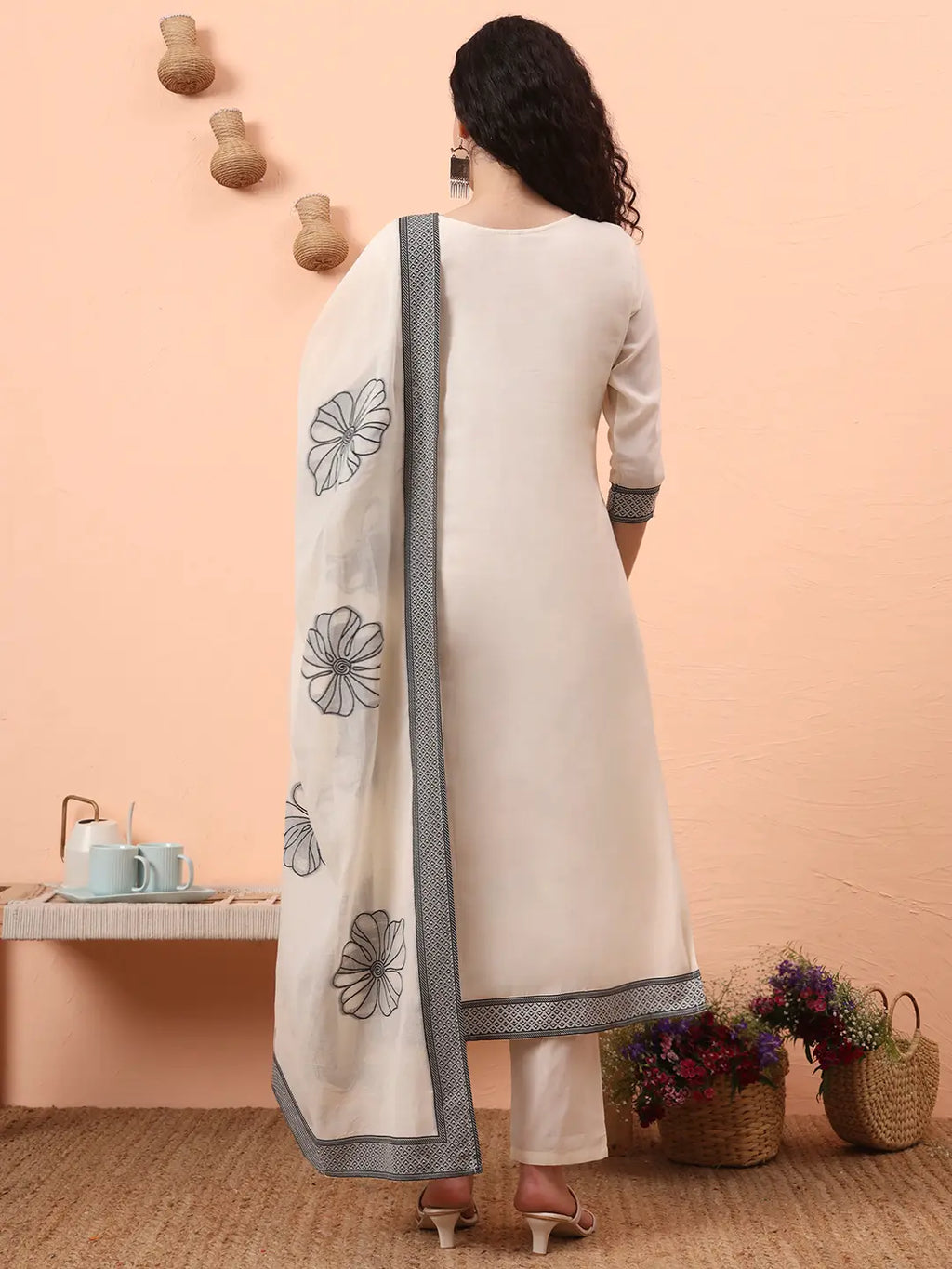 Yufta Off-White Handloom Cotton Weaved Kurta Dupatta Pant Set With Cotton Mal Lining