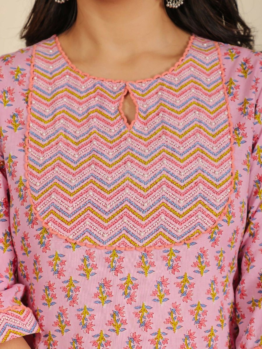 Aramya Pink Soft Cotton Floral Straight Kurta for Women