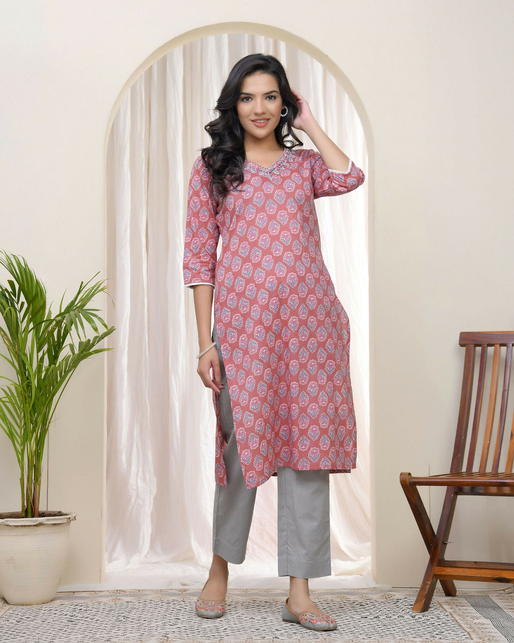 Vaasva Women Pink Cotton Printed Straight Kurti With Pant