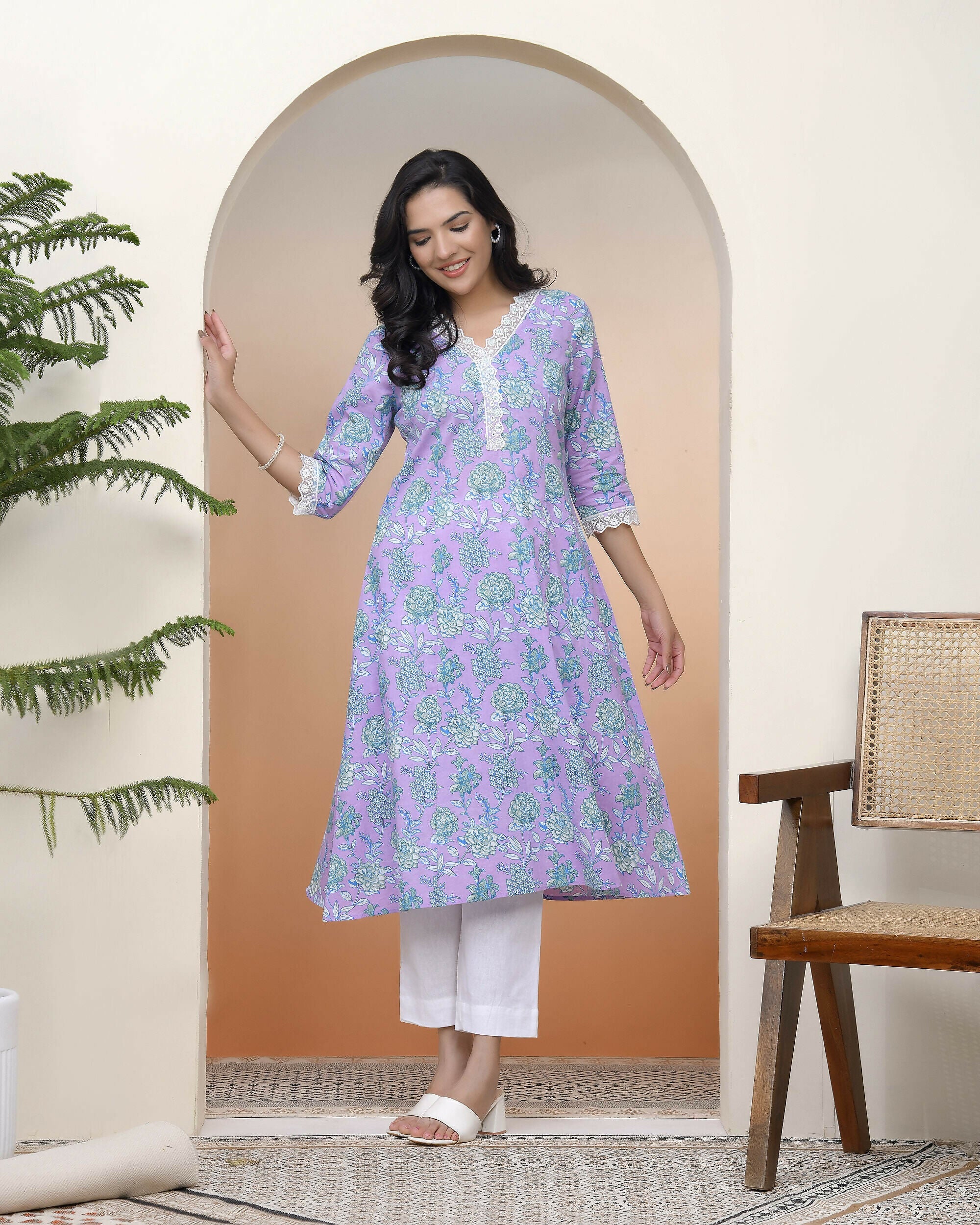 Vaasva Women Lavender Floral Cotton Printed Flare Kurti With Pant
