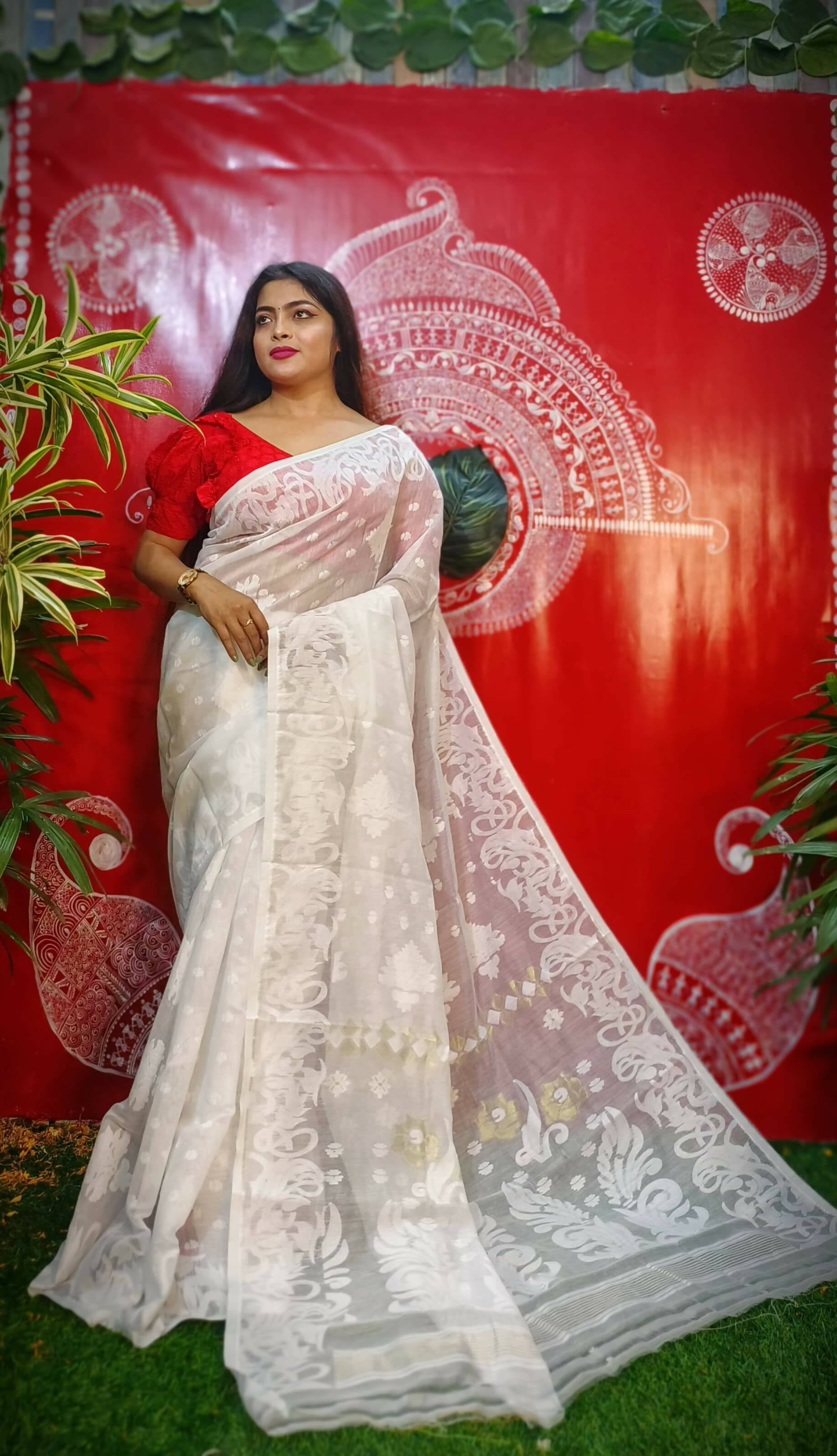 Exclusive Collection Handloom Dhakai Jamdani Saree - White