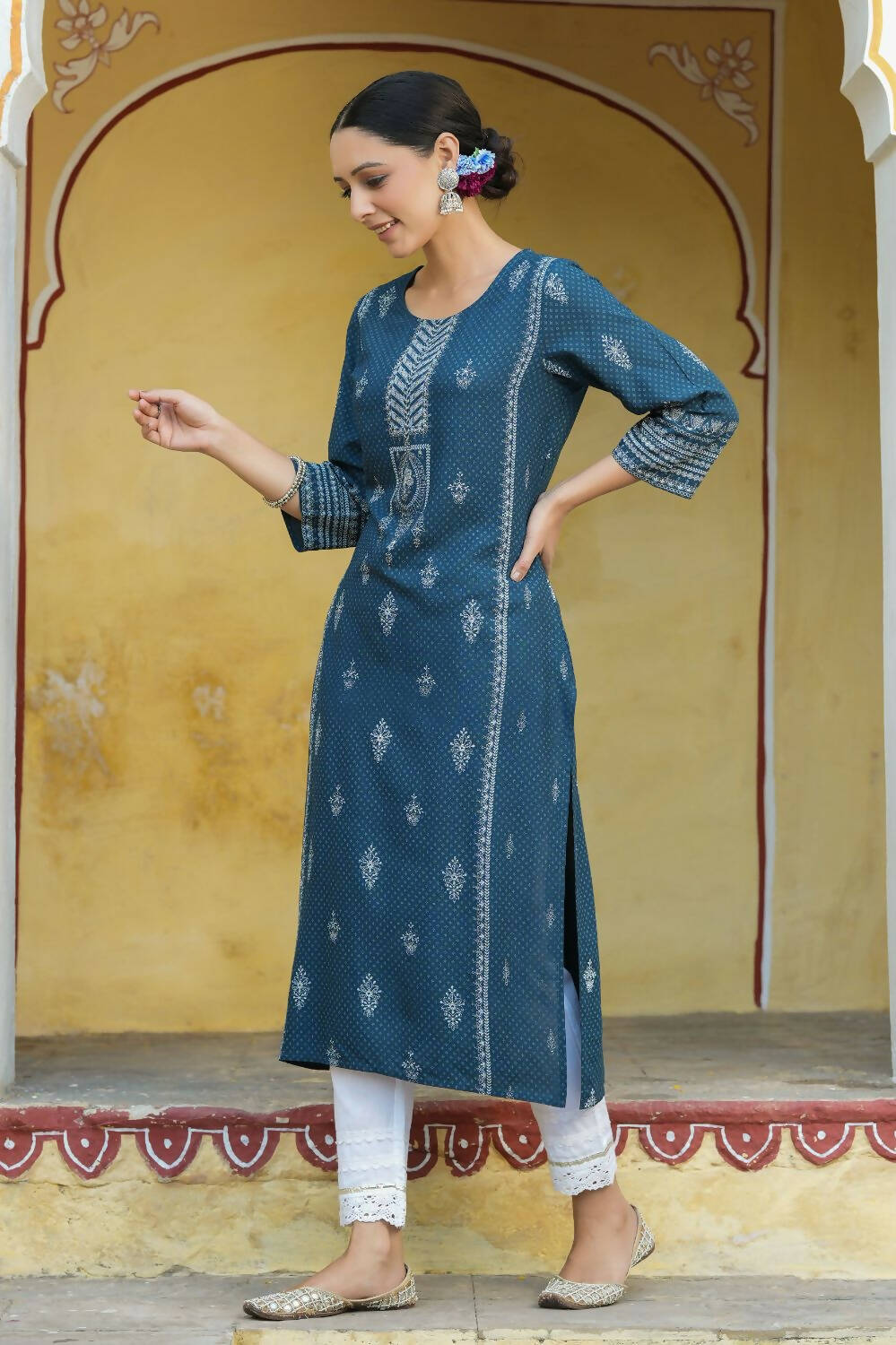 Juniper Women's Blue Rayon Staple Printed Straight Kurta