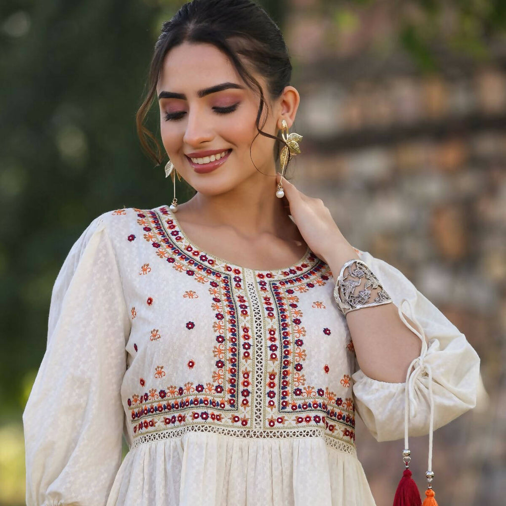 Juniper Women's Offwhite Cotton Solid With Embroidered Straight Tunic
