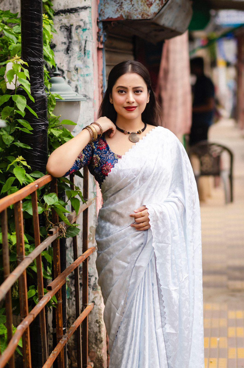 White Poly Silk Ethnic Motifs Saree with Unstitched Blouse - A2M