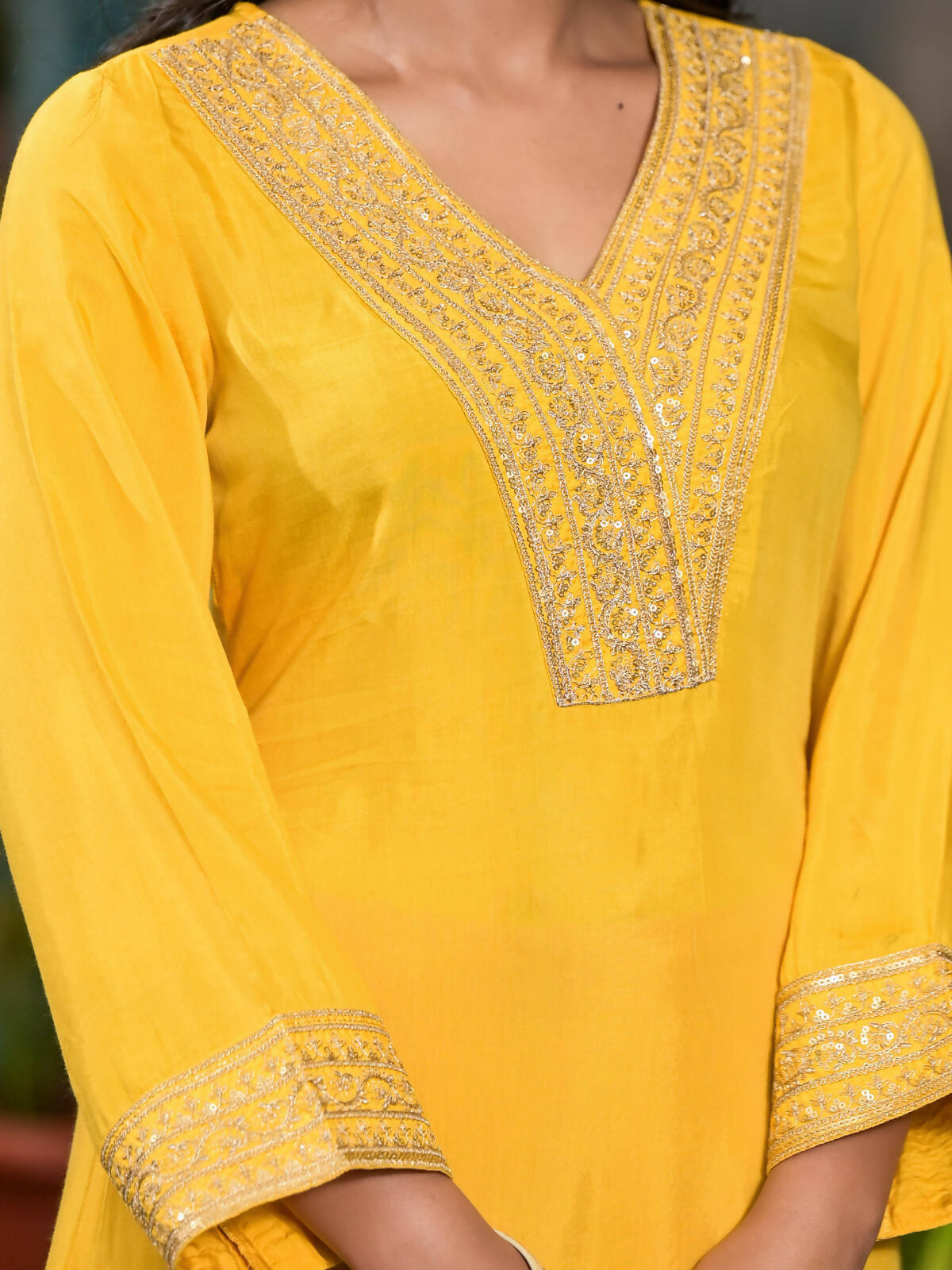 Juniper Women's Yellow Solid Viscose Kurta & Pant Set With Zari Work & Sequins