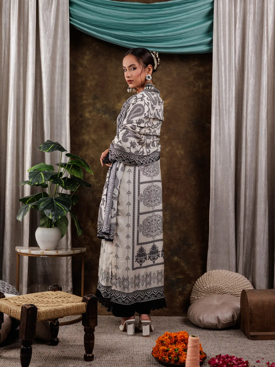 Yufta Pure Muslin Silk White Kurta Dupatta Set