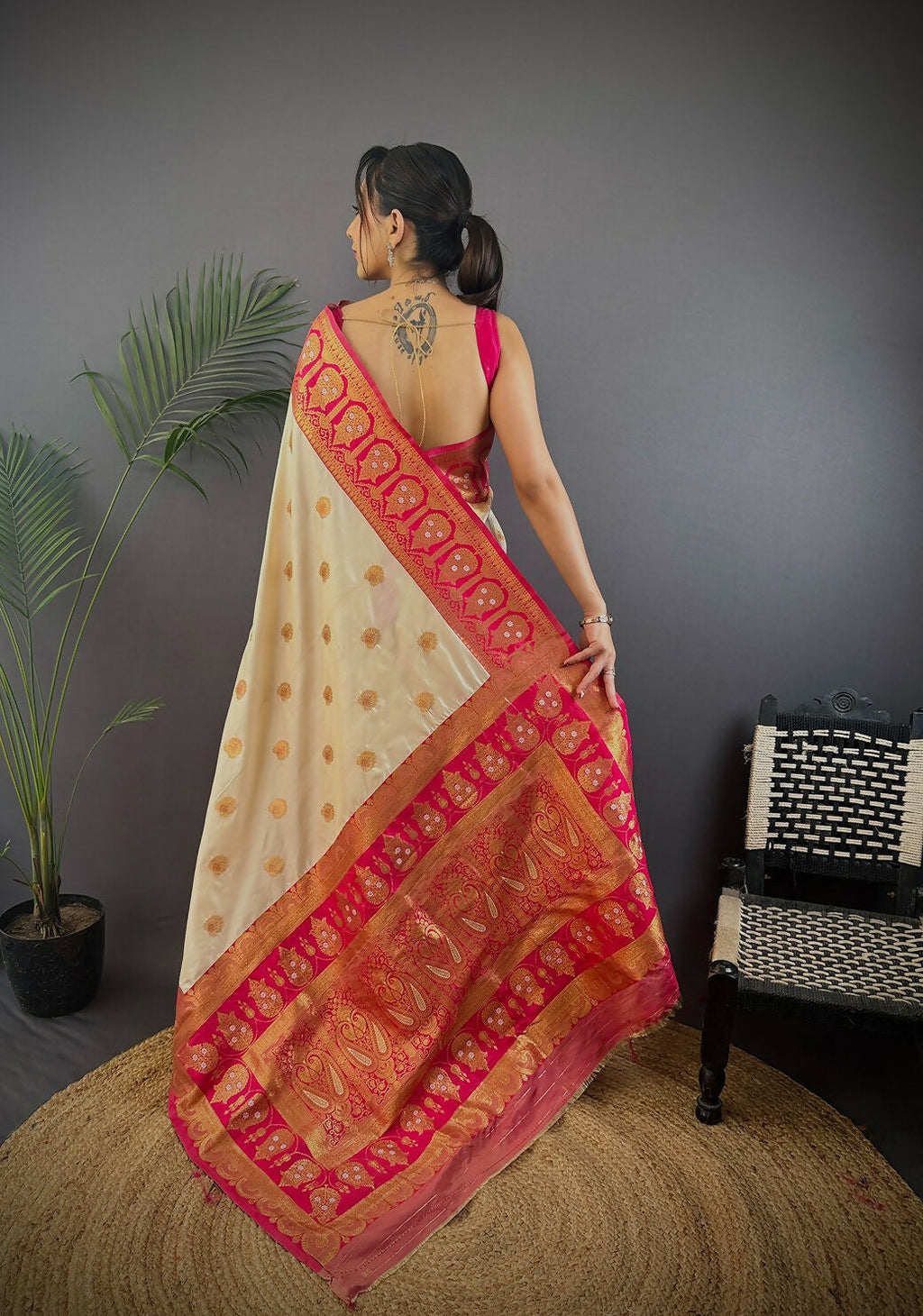 Joban Fashion Red Butti Banarasi Silk Sarees