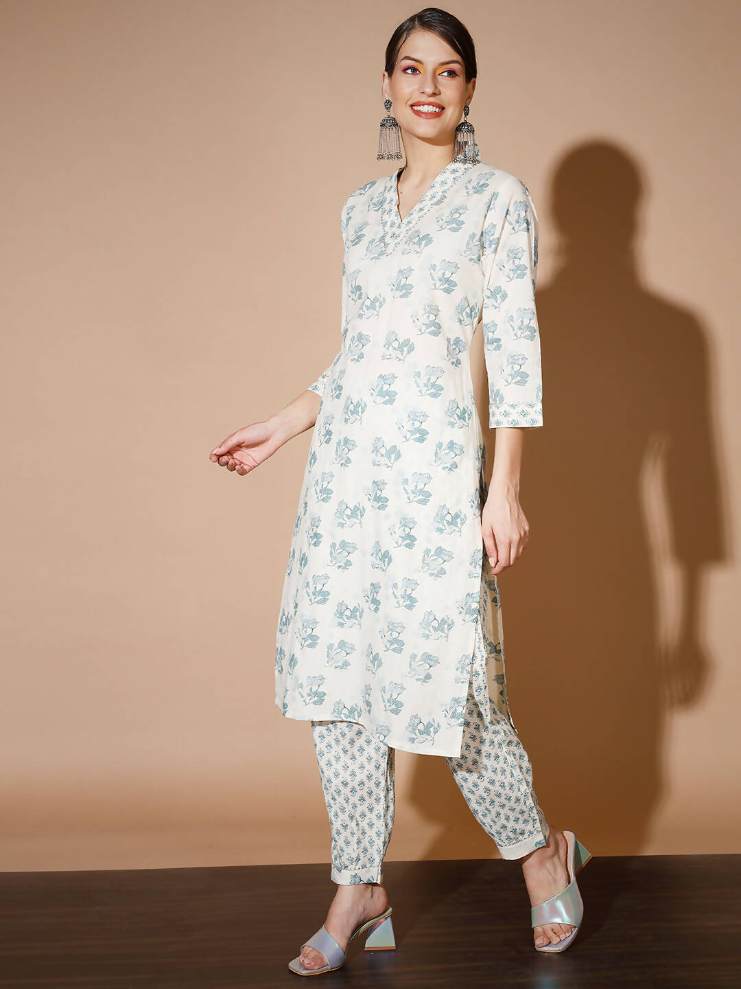 Myshka Women Multi Floral Kurta & Trousers