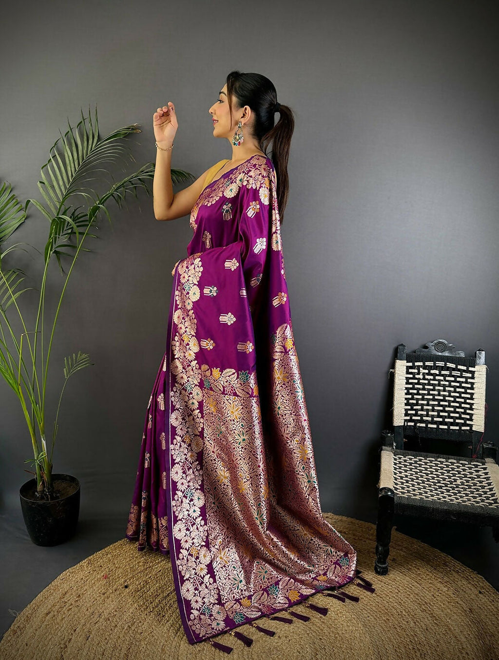 Joban Fashion Meenakari Magenta Woven Soft Silk Saree