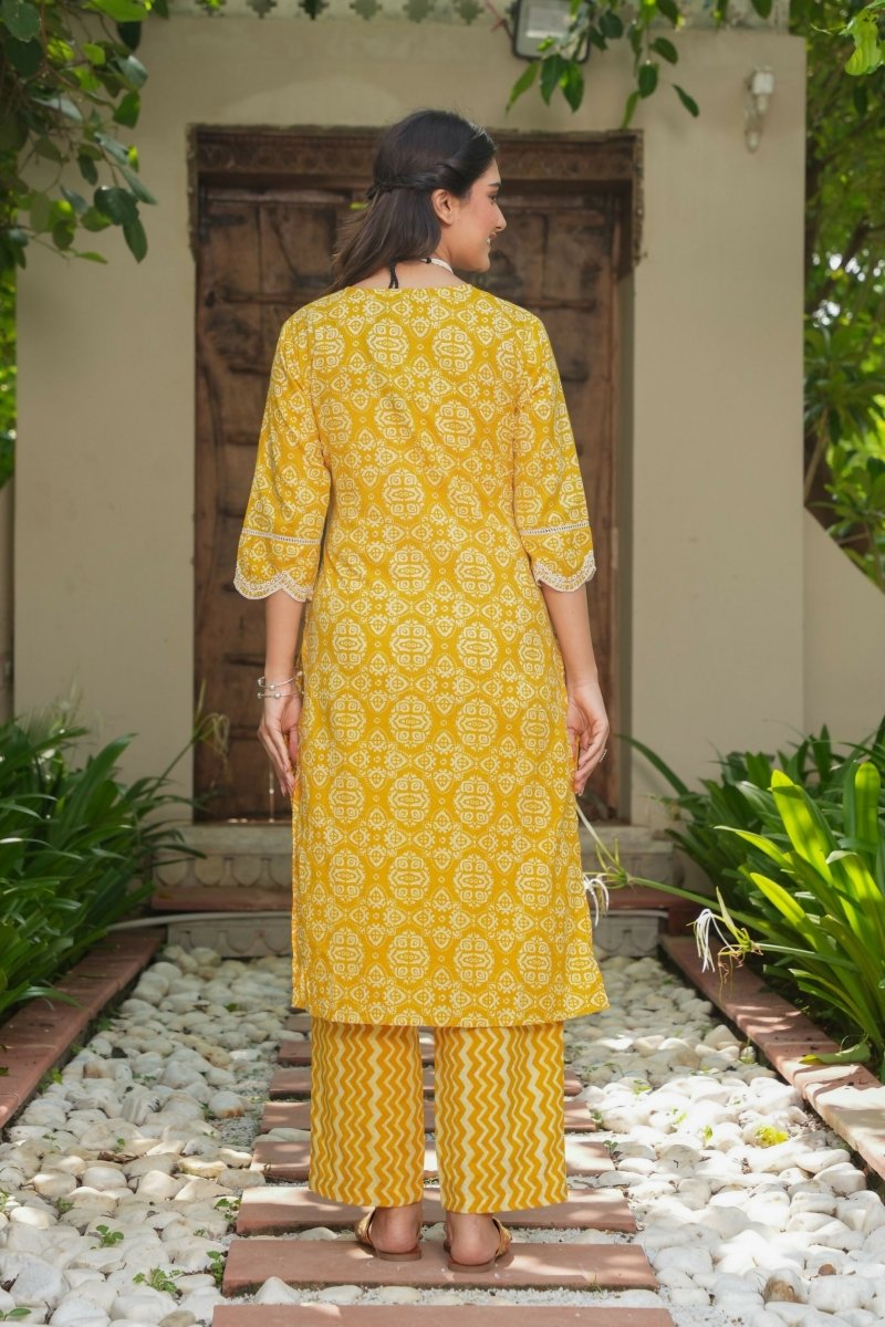 Aramya Straight Soft Cotton Geometric Print Women's Kurta - Yellow