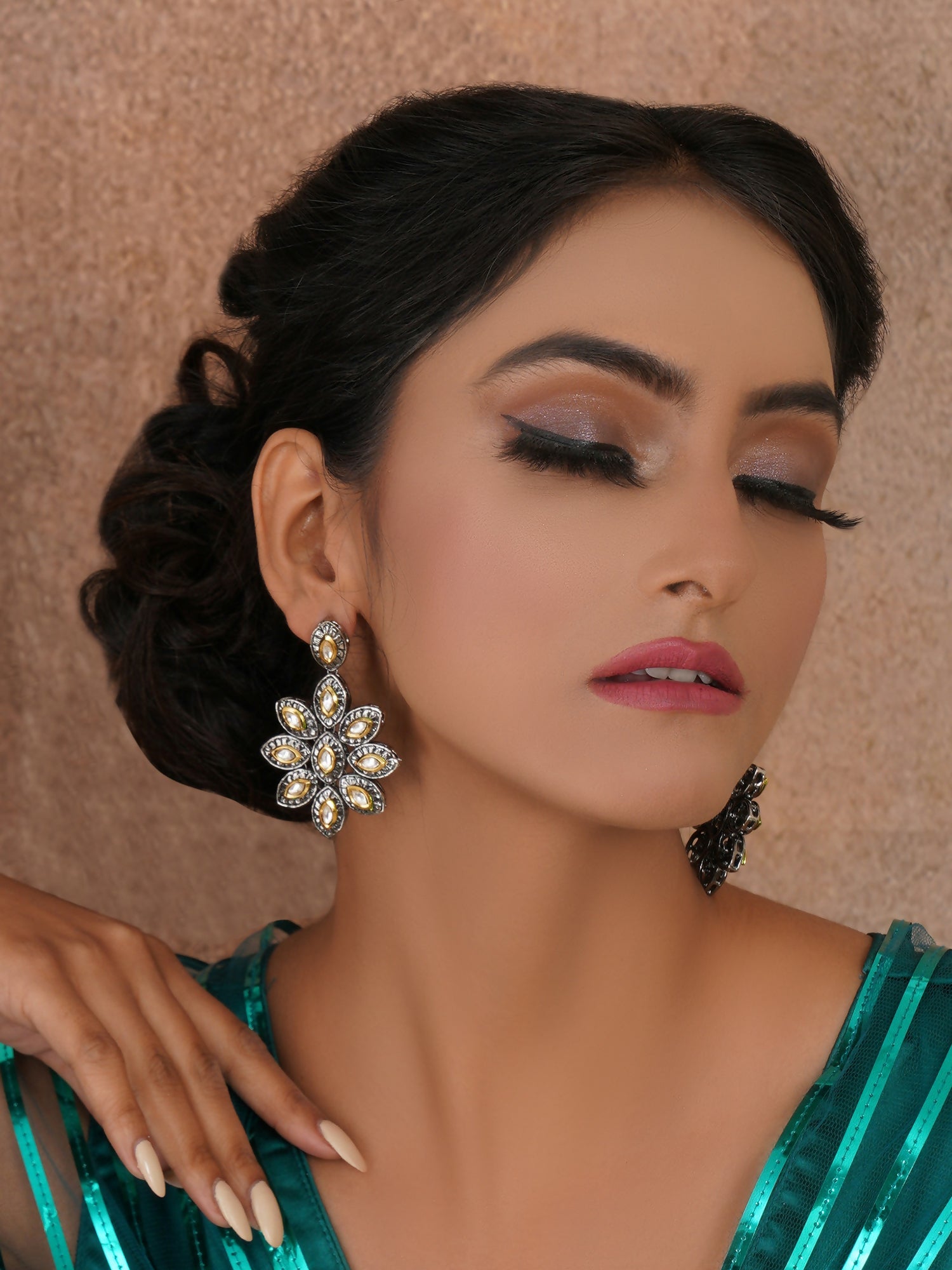 Dual Tone Kundan Flower Studs (silver) - Ruby Raang