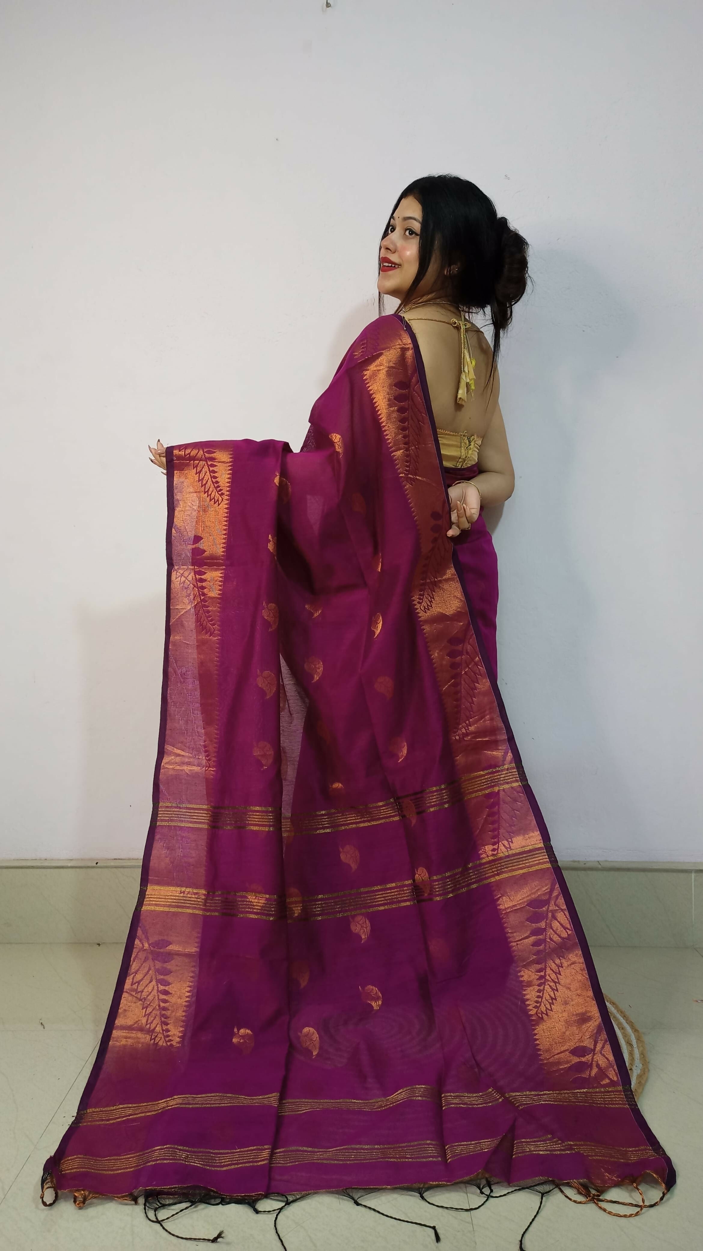 Exclusive Collection Beautiful Magenta Cotton Silk Woven Handloom Saree With Running Blouse Piece