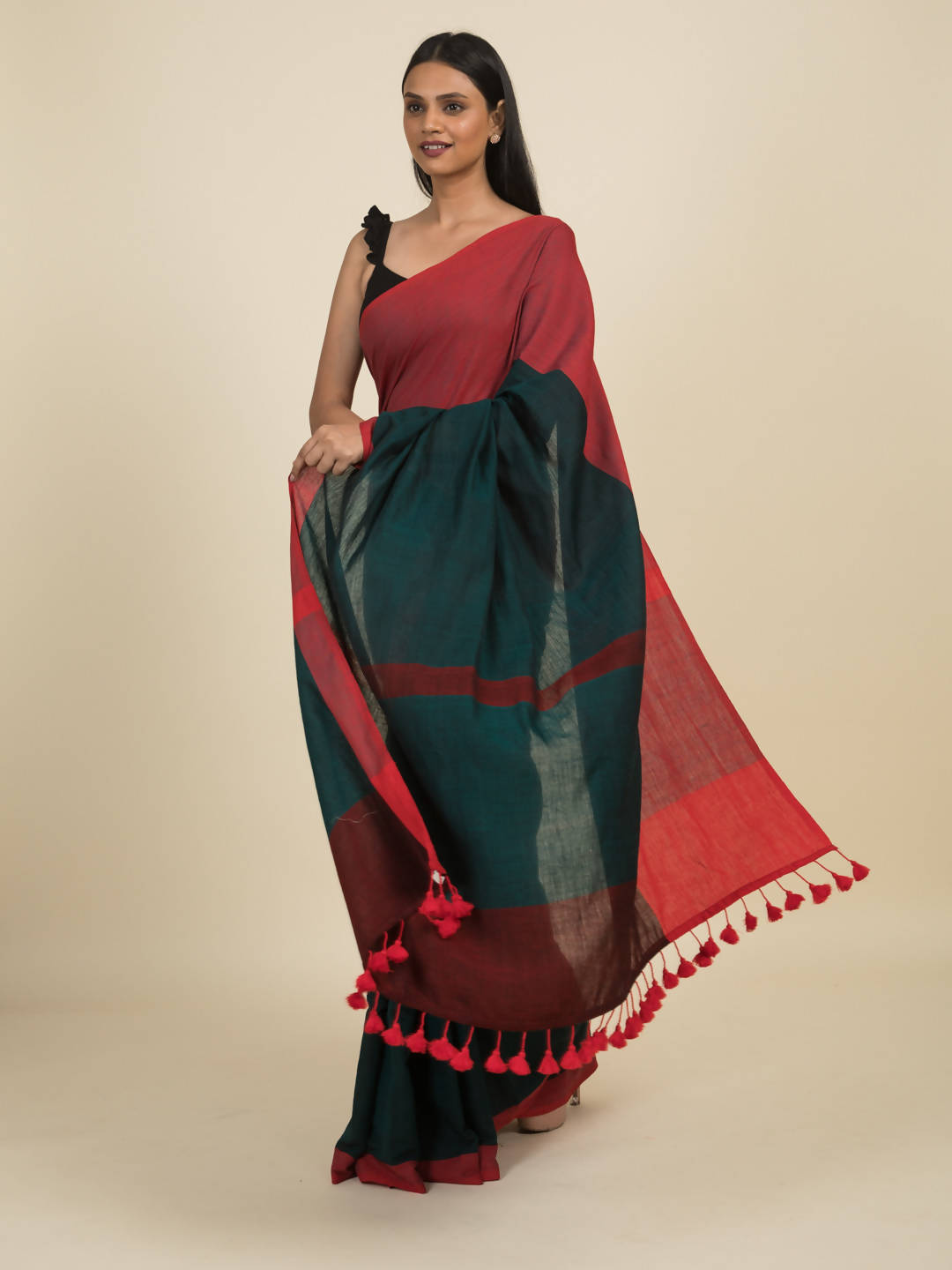 Suta Green Red Colourblocked Pure Cotton Saree