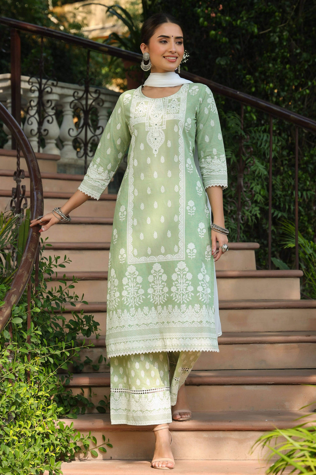 Juniper Women's Green Cambric Printed Straight Kurta Sets