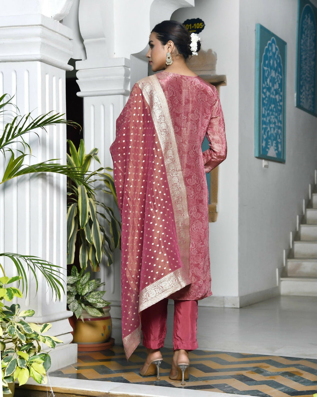Vaasva Women's Digital Printed Tissue Suit Set With Solid Pant & Brocade Dupatta
