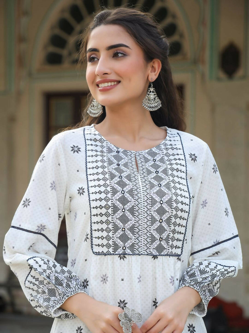 Juniper Women's White Rayon Staple Printed Straight Clothing Set