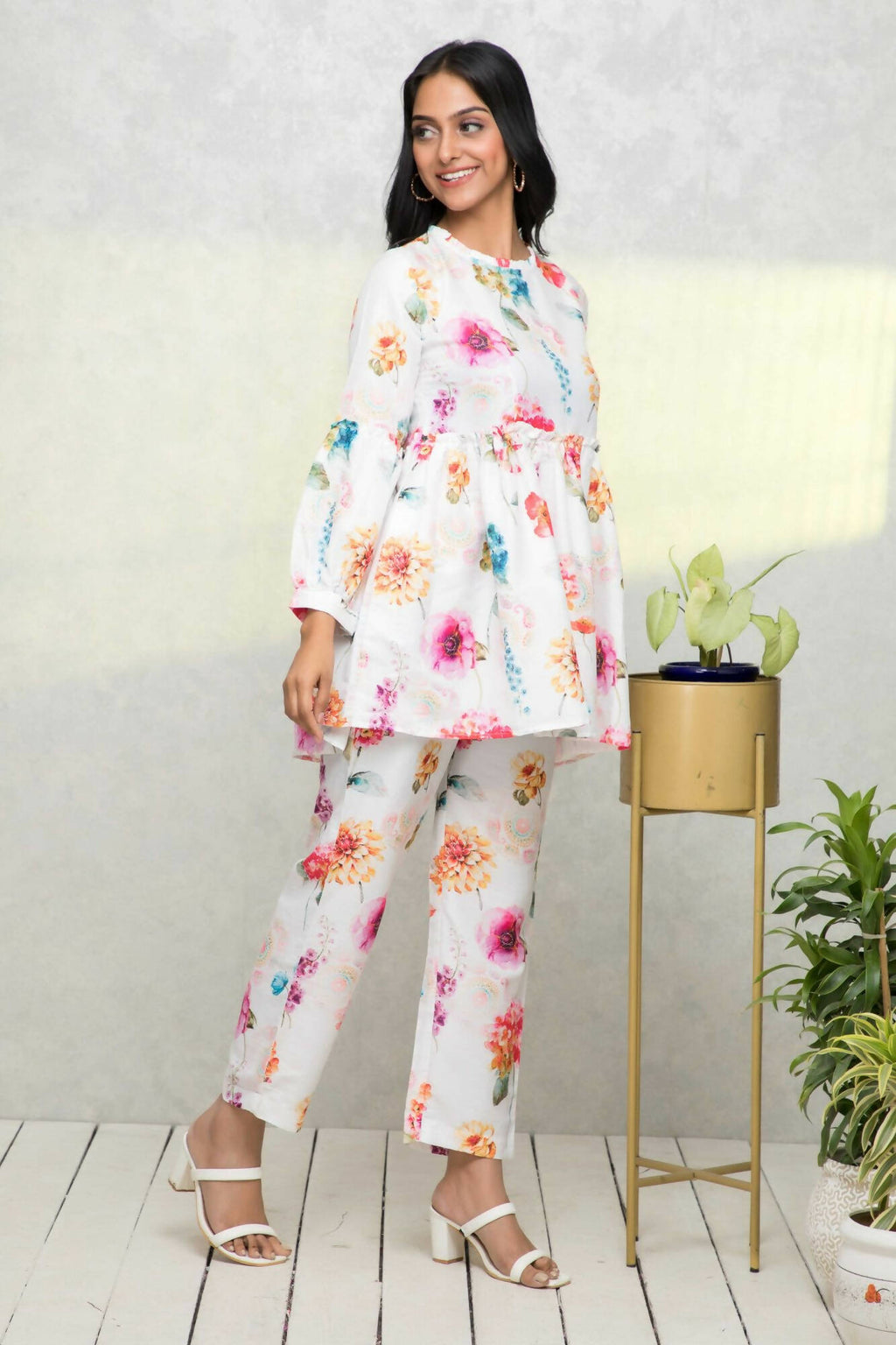 Myshka Women White Printed Romantic Florals Co-Ords