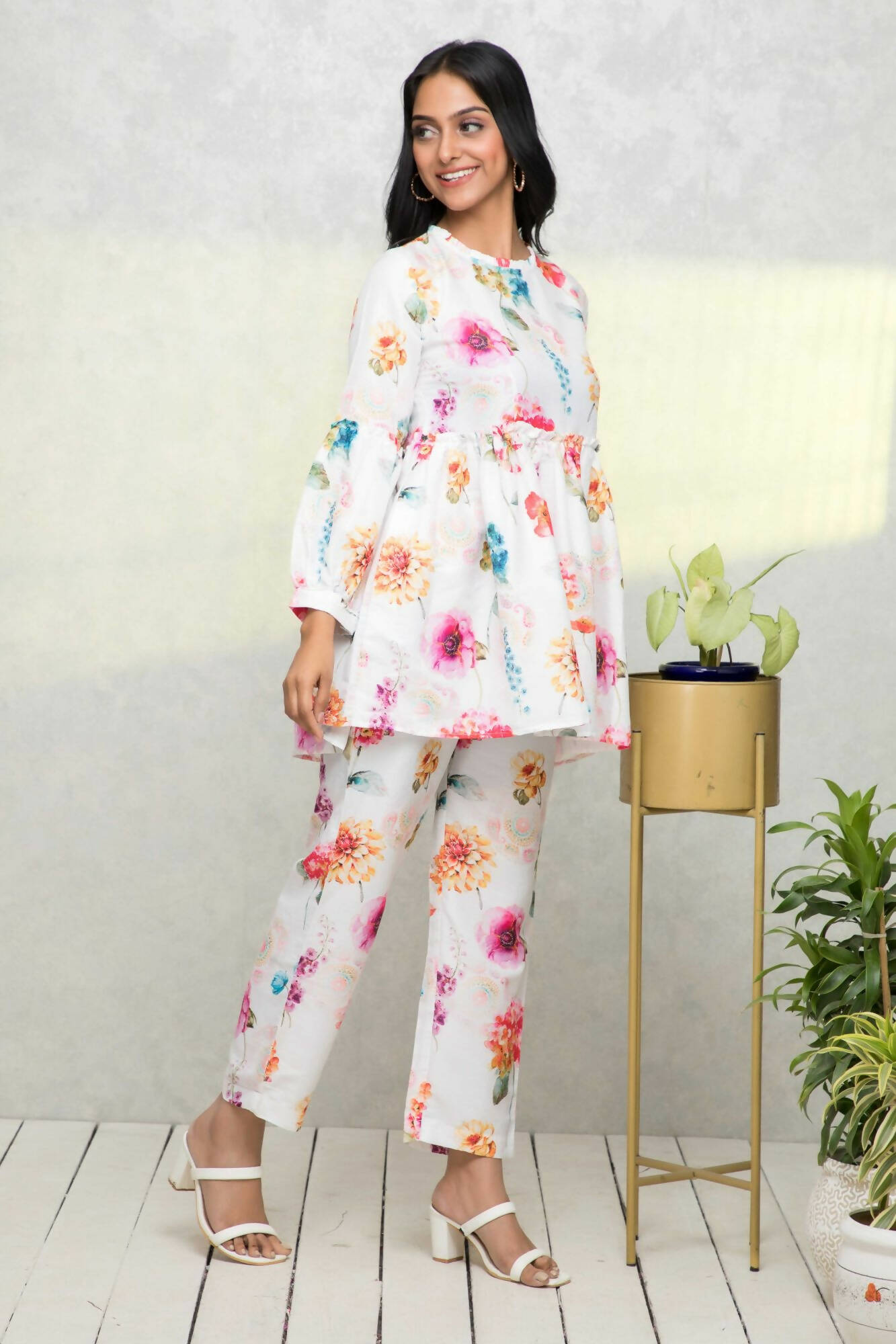 Myshka Women White Printed Romantic Florals Co-Ords