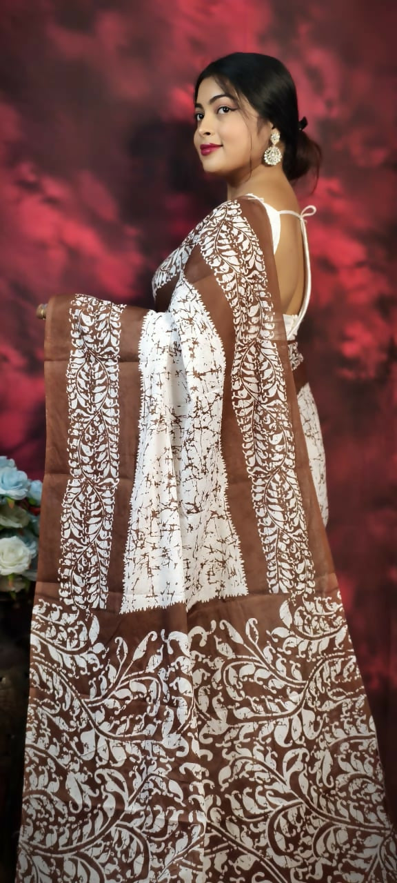 Exclusive Collection Beautiful Batique Print Brown Pure Cotton Hand Print Handloom Saree With Running Blouse Piece