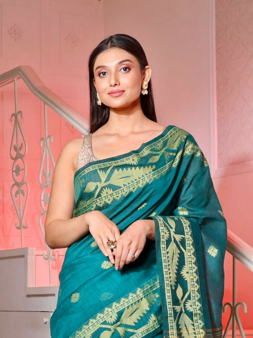 Exclusive Collection Beautiful Green Pure Cotton Woven Handloom Saree With Running Blouse Piece