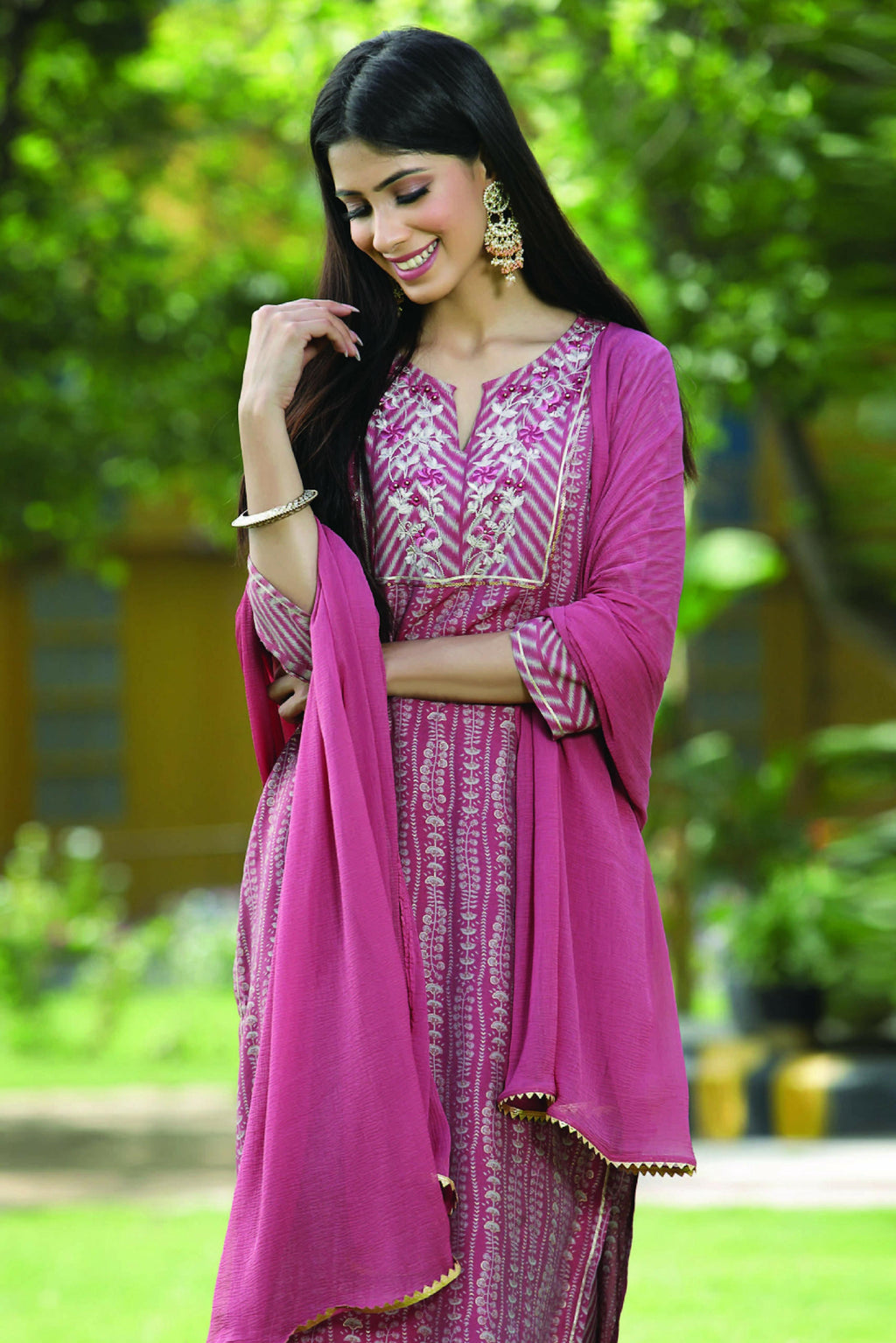 Juniper Onion Pink Ethnic Motif Printed Muslin with Zari Embroidery Kurta Pants & Chiffon Dupatta Set.