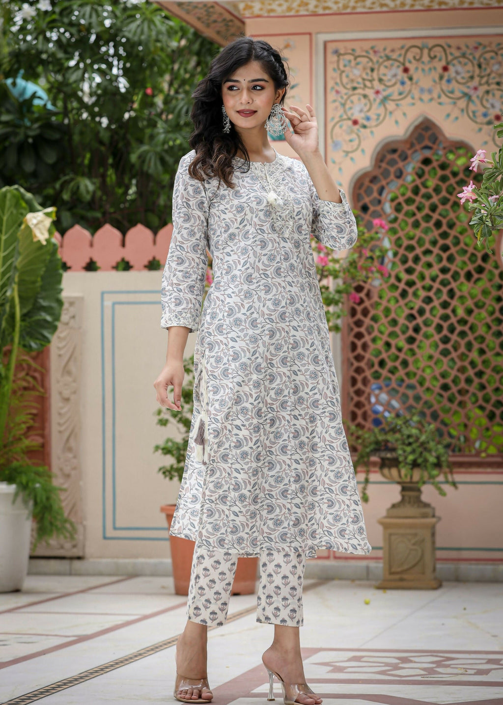 Kaajh Women's White Grey Floral Print Cotton Kurta Pant Set