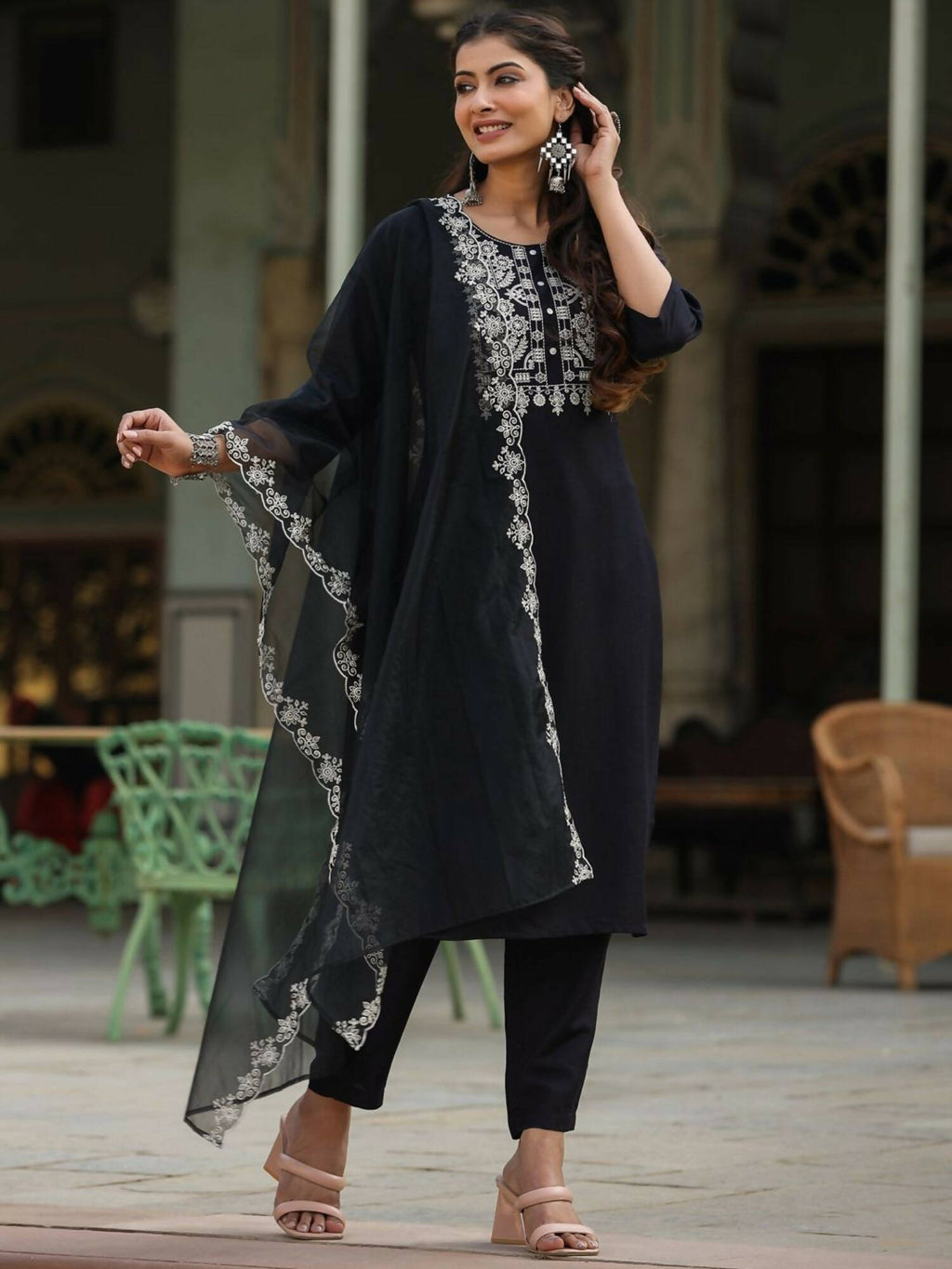Juniper Women's Black Chinnon Solid Embroidered Kurta Set