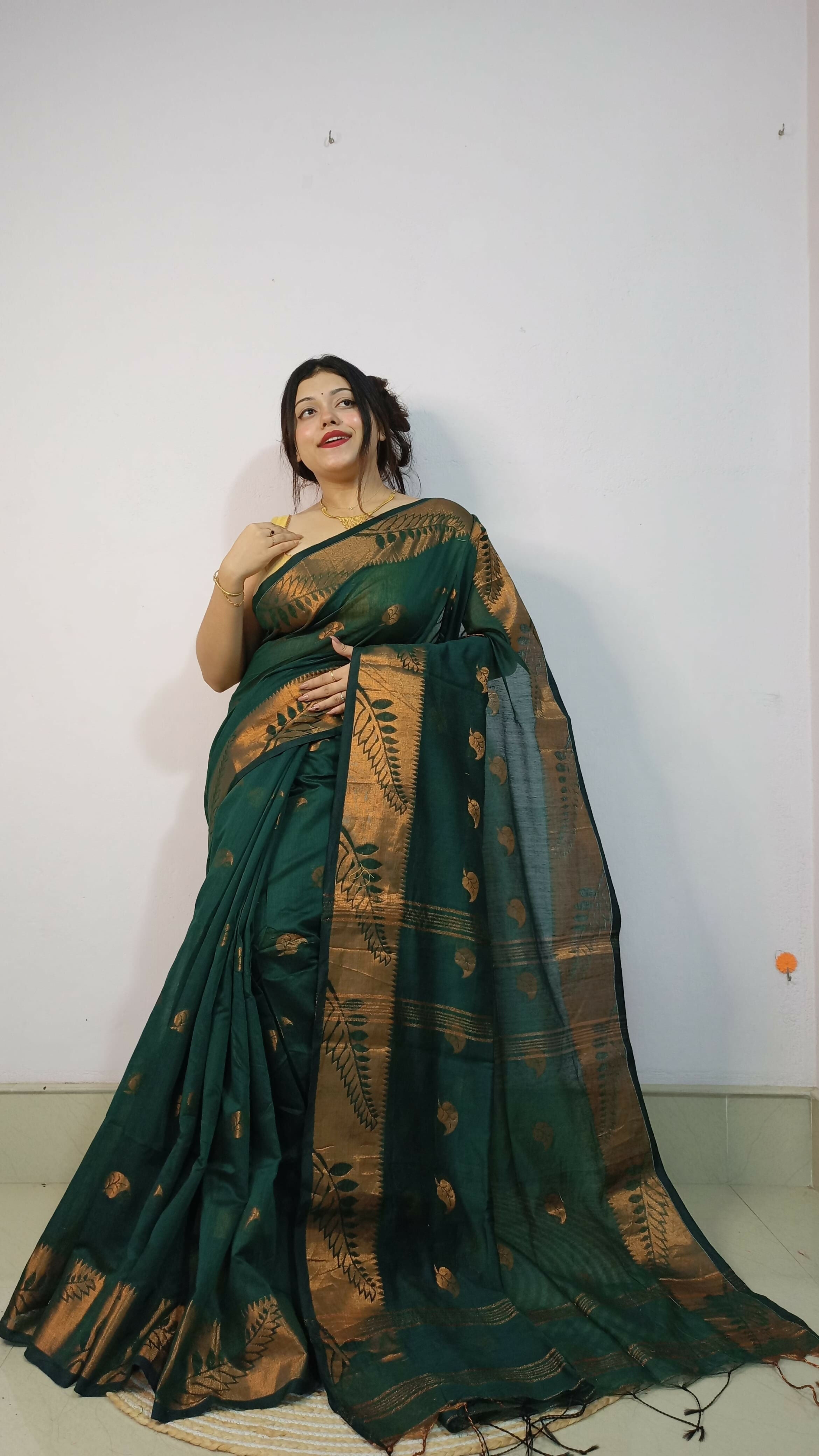 Exclusive Collection Beautiful Dark Green Cotton Silk Woven Handloom Saree With Running Blouse Piece