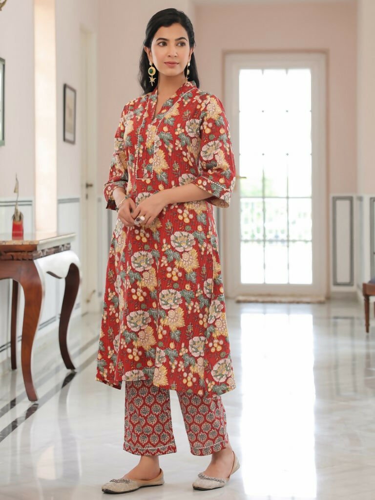 Aramya Straight Kantha Cotton Floral Print Women's Kurta - Red