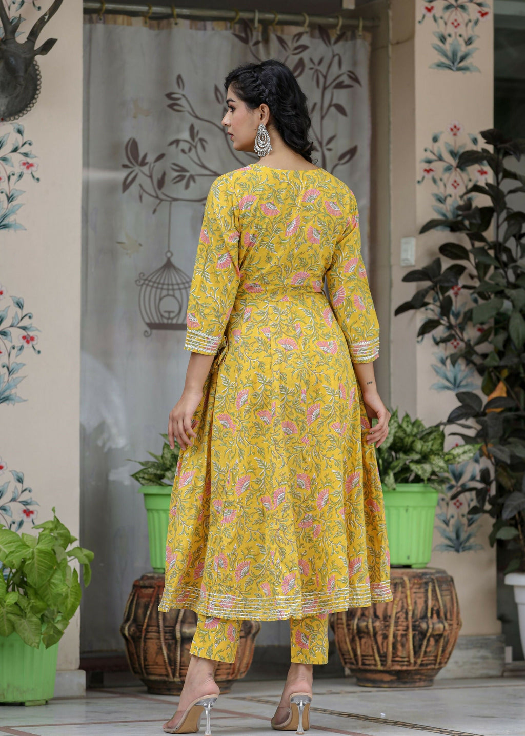 Kaajh Women's Yellow Floral Print Cotton Kurta Pant Set