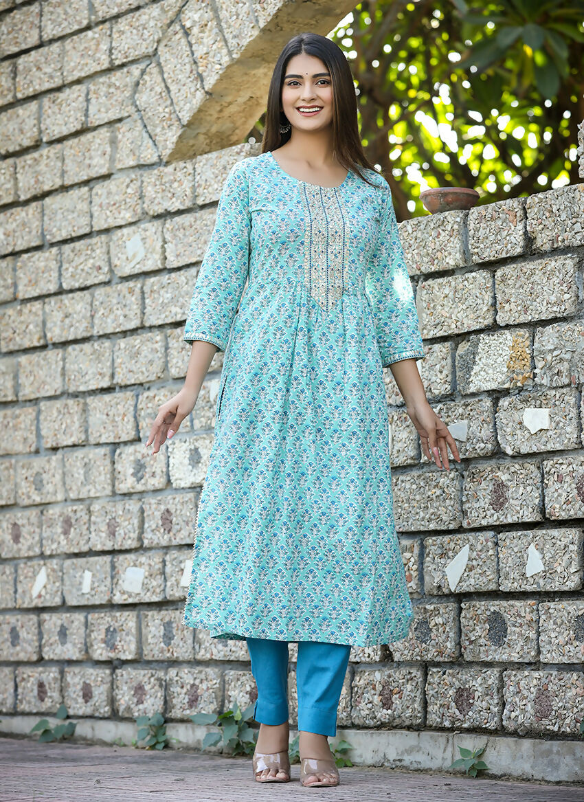 Kaajh Women's Sky Blue Floral Printed Cotton Kurta Pant Set