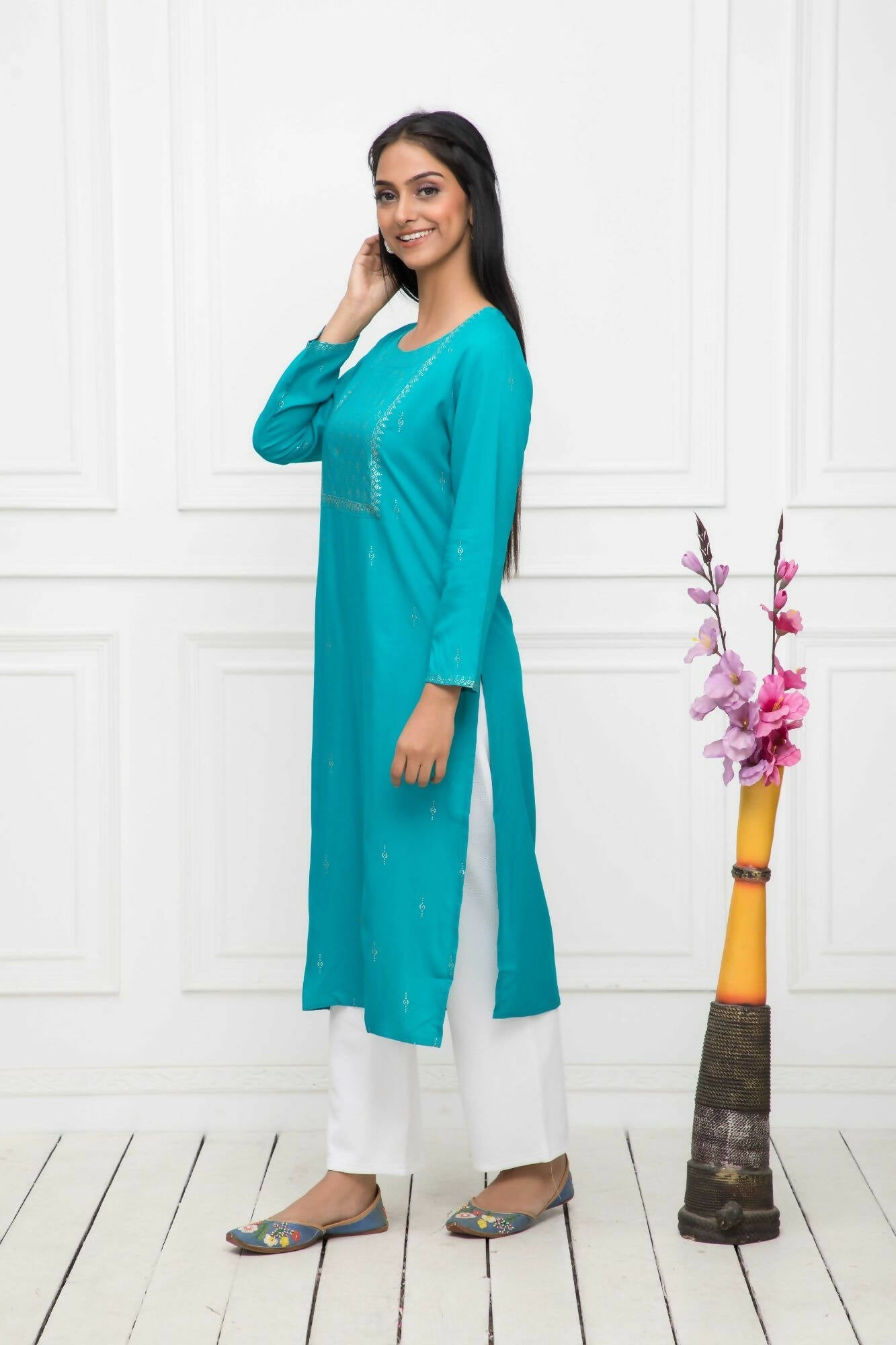 Myshka Women Blue Solid Rayon Straight Round Neck Kurtas