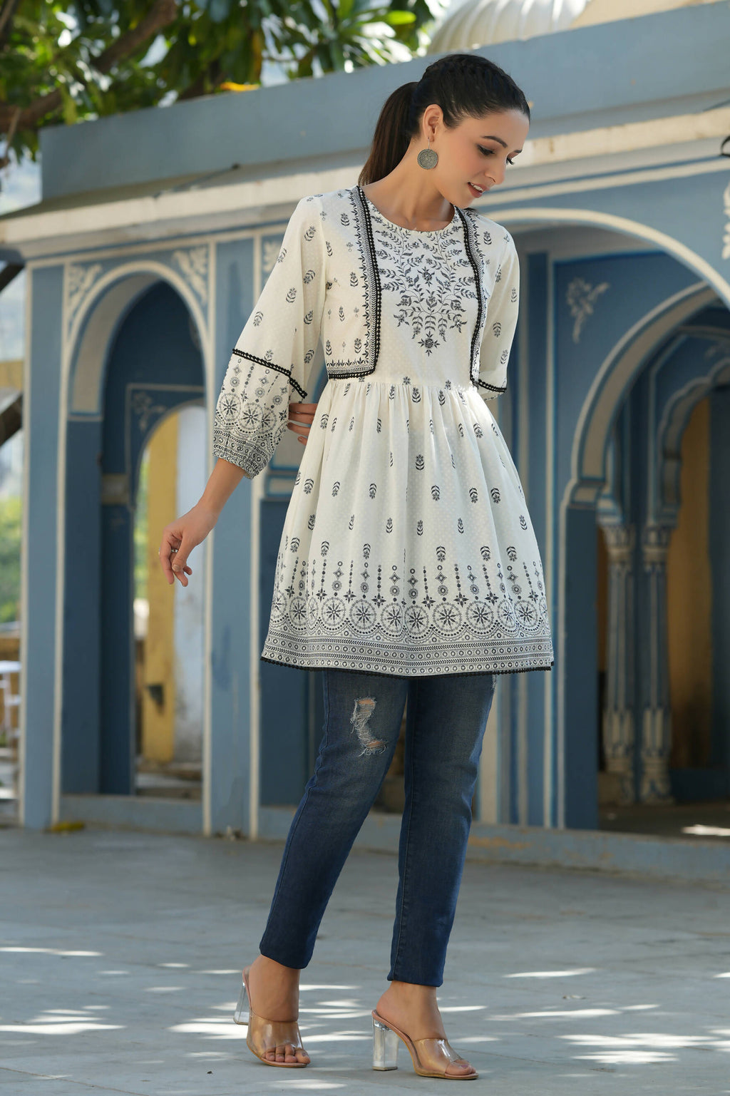 Juniper Women's White & Black Cambric Floral Printed Tunic