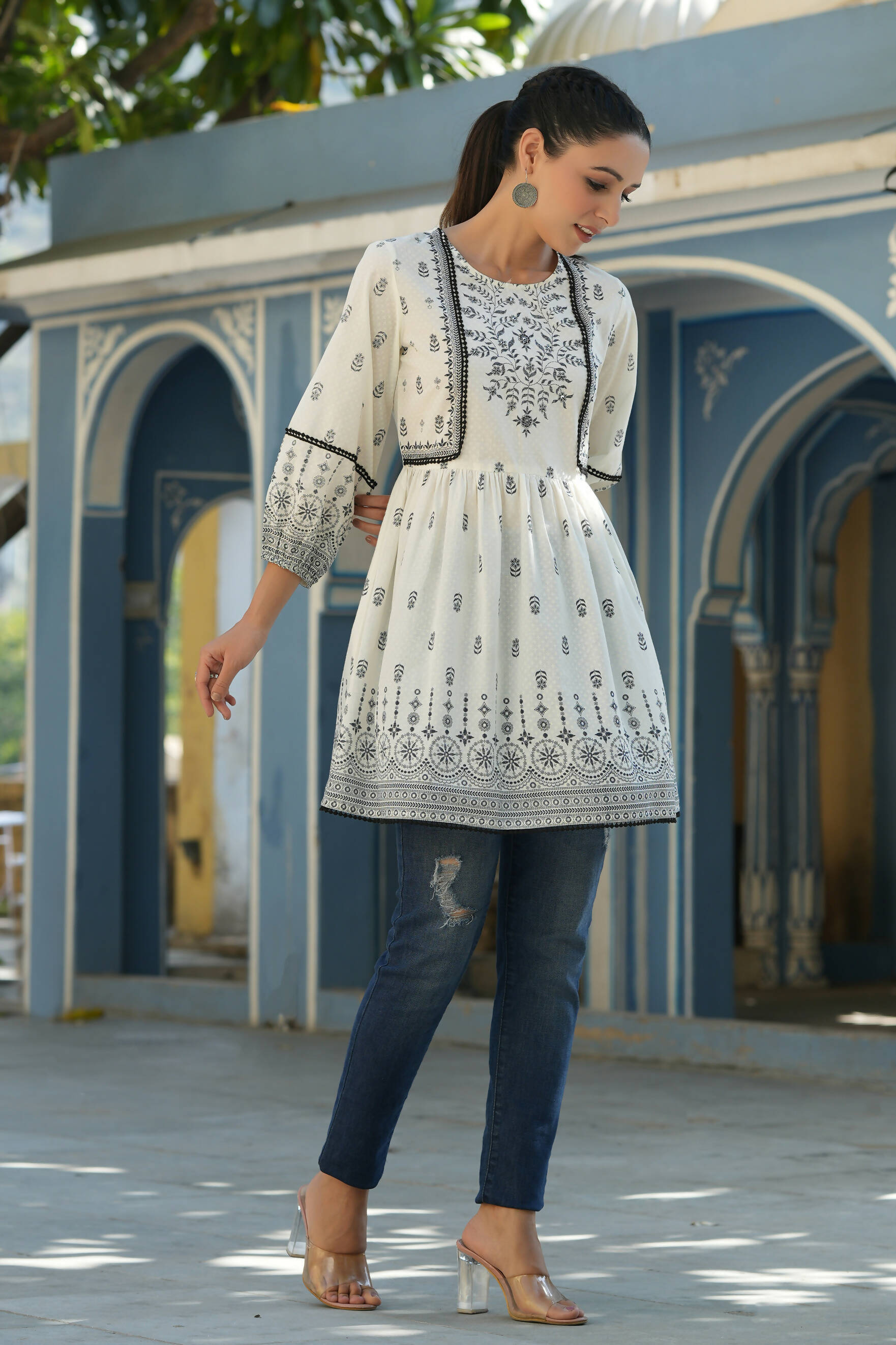 Juniper Women's White & Black Cambric Floral Printed Tunic